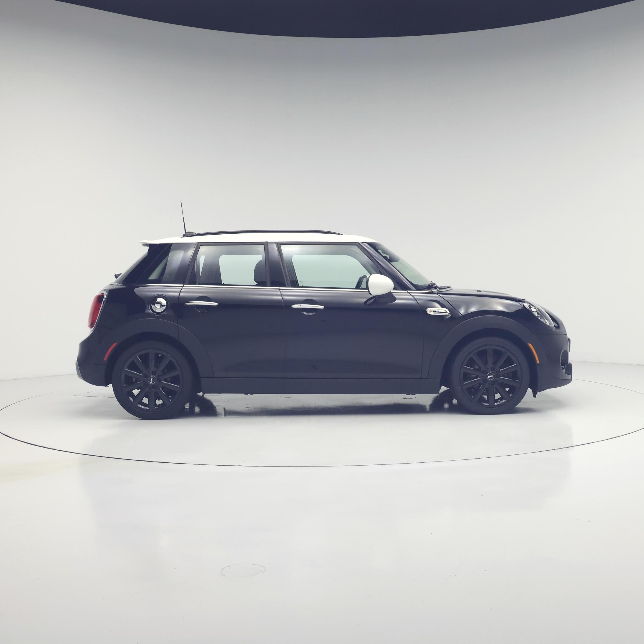 Thumbnail: 2019 MINI Cooper Hardtop - 7
