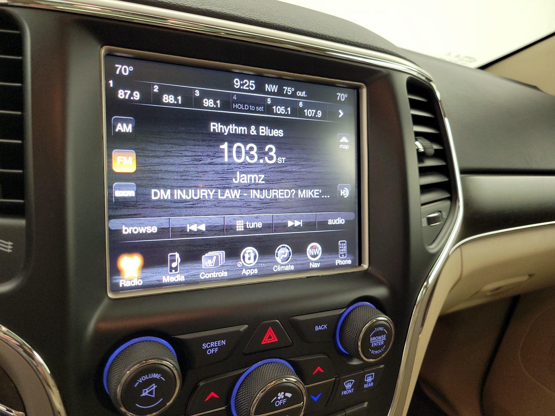 Thumbnail: 2017 Jeep Grand Cherokee - 16
