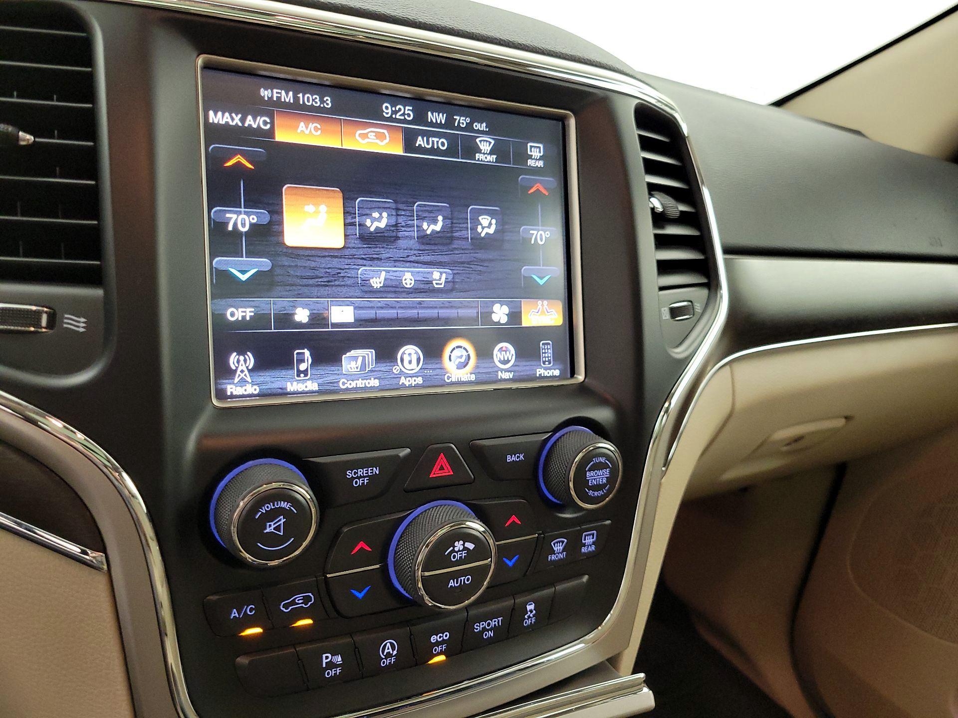 Thumbnail: 2017 Jeep Grand Cherokee - 17