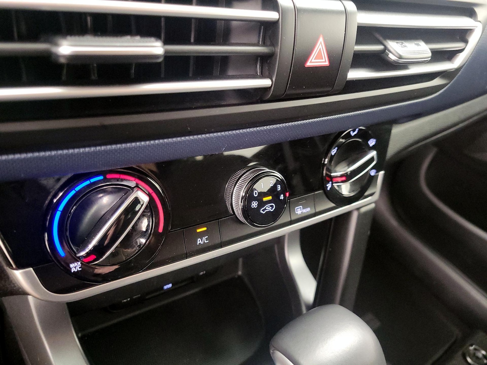 2021 Kia Seltos S - Photo 17