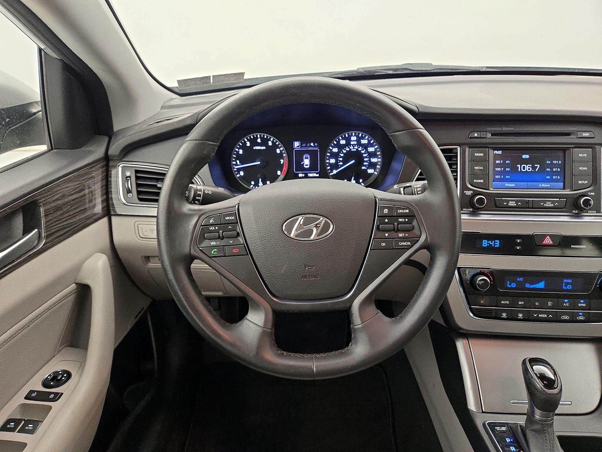 Thumbnail: 2015 Hyundai Sonata - 10