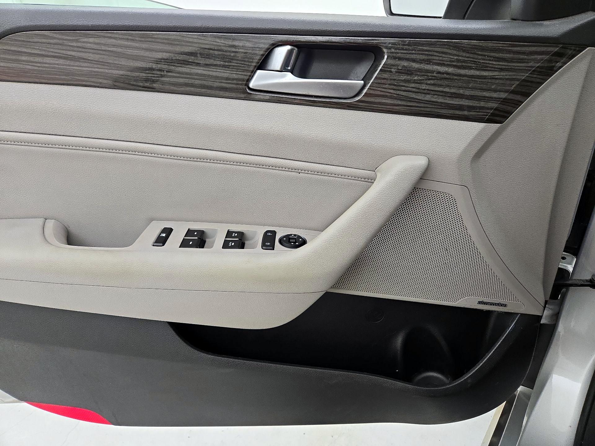 Thumbnail: 2015 Hyundai Sonata - 12