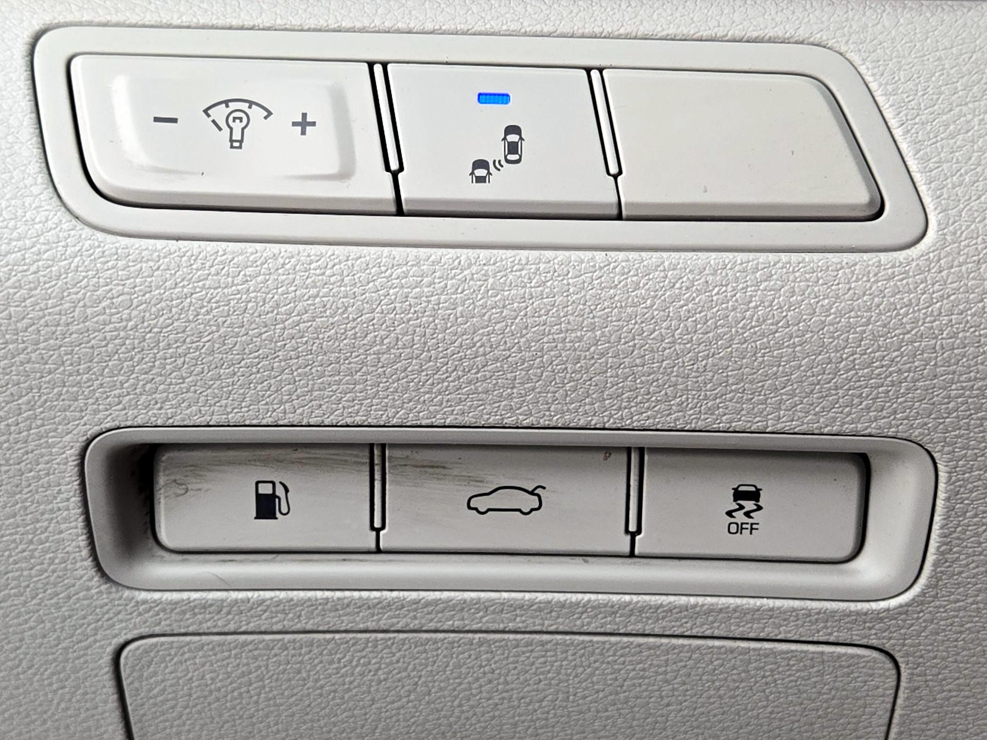 Thumbnail: 2015 Hyundai Sonata - 13