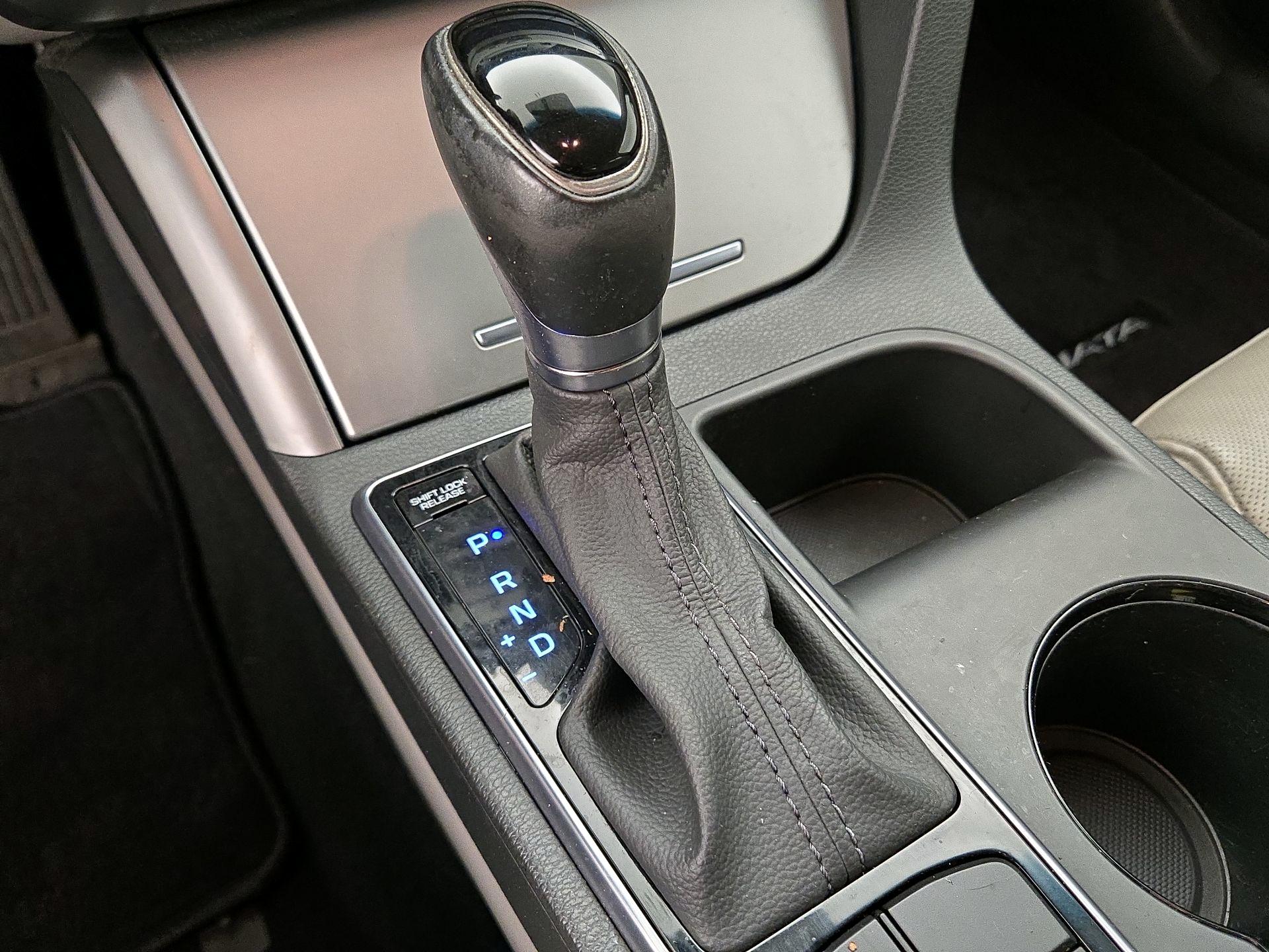 Thumbnail: 2015 Hyundai Sonata - 17
