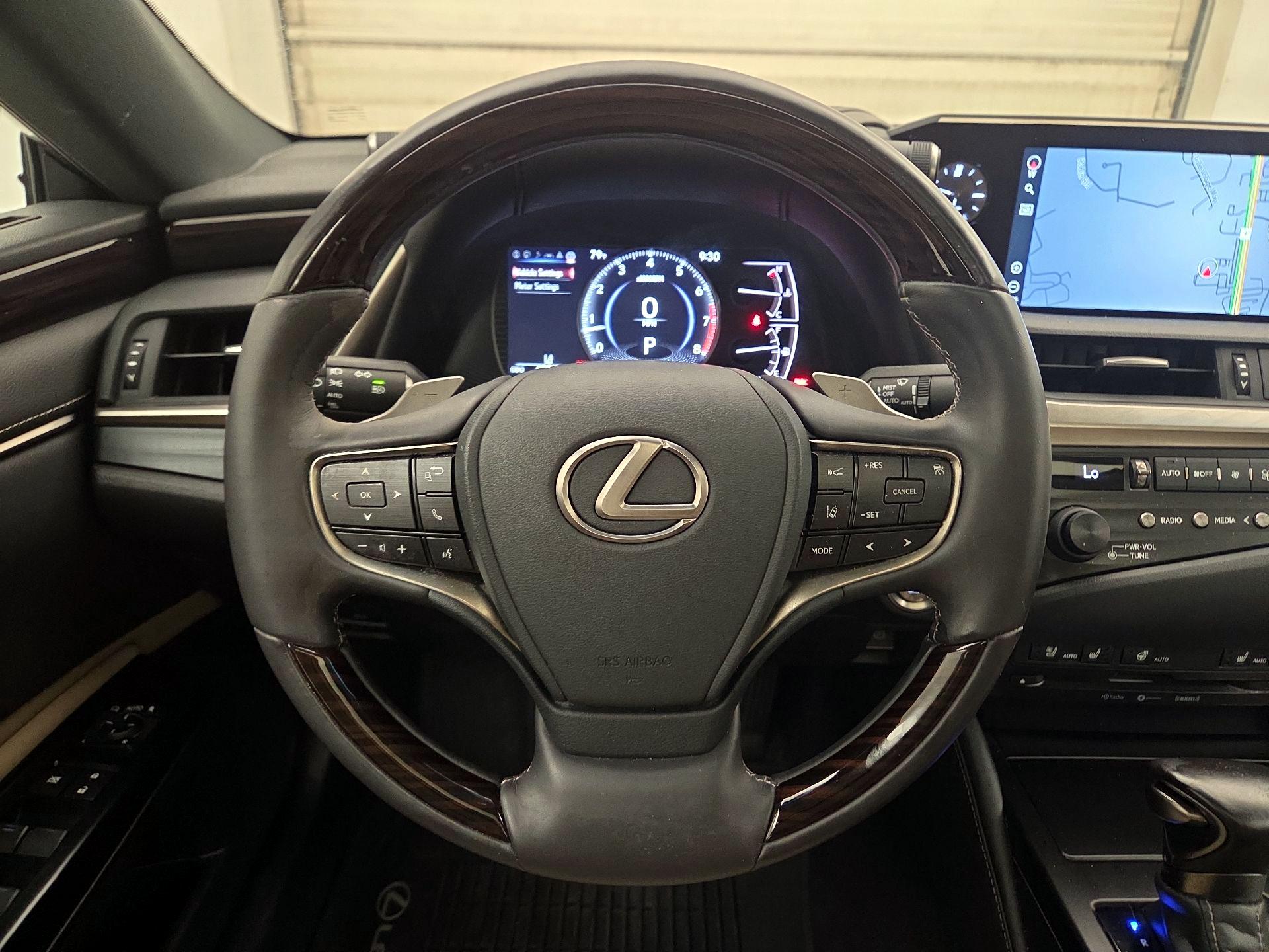 Thumbnail: 2020 Lexus ES - 10
