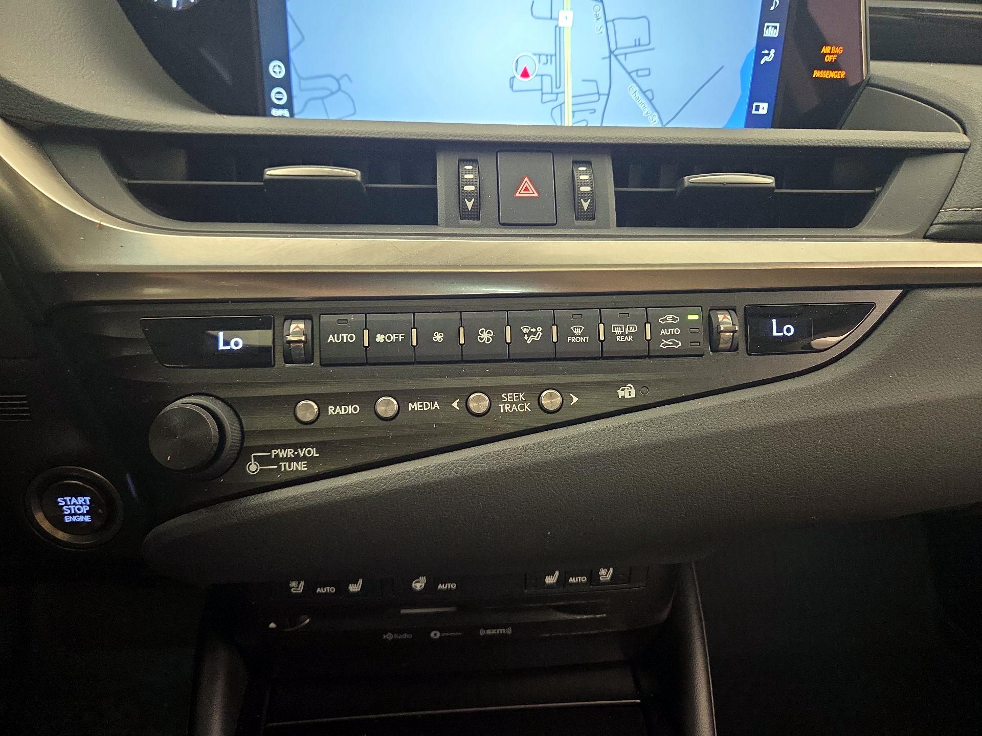 Thumbnail: 2020 Lexus ES - 17