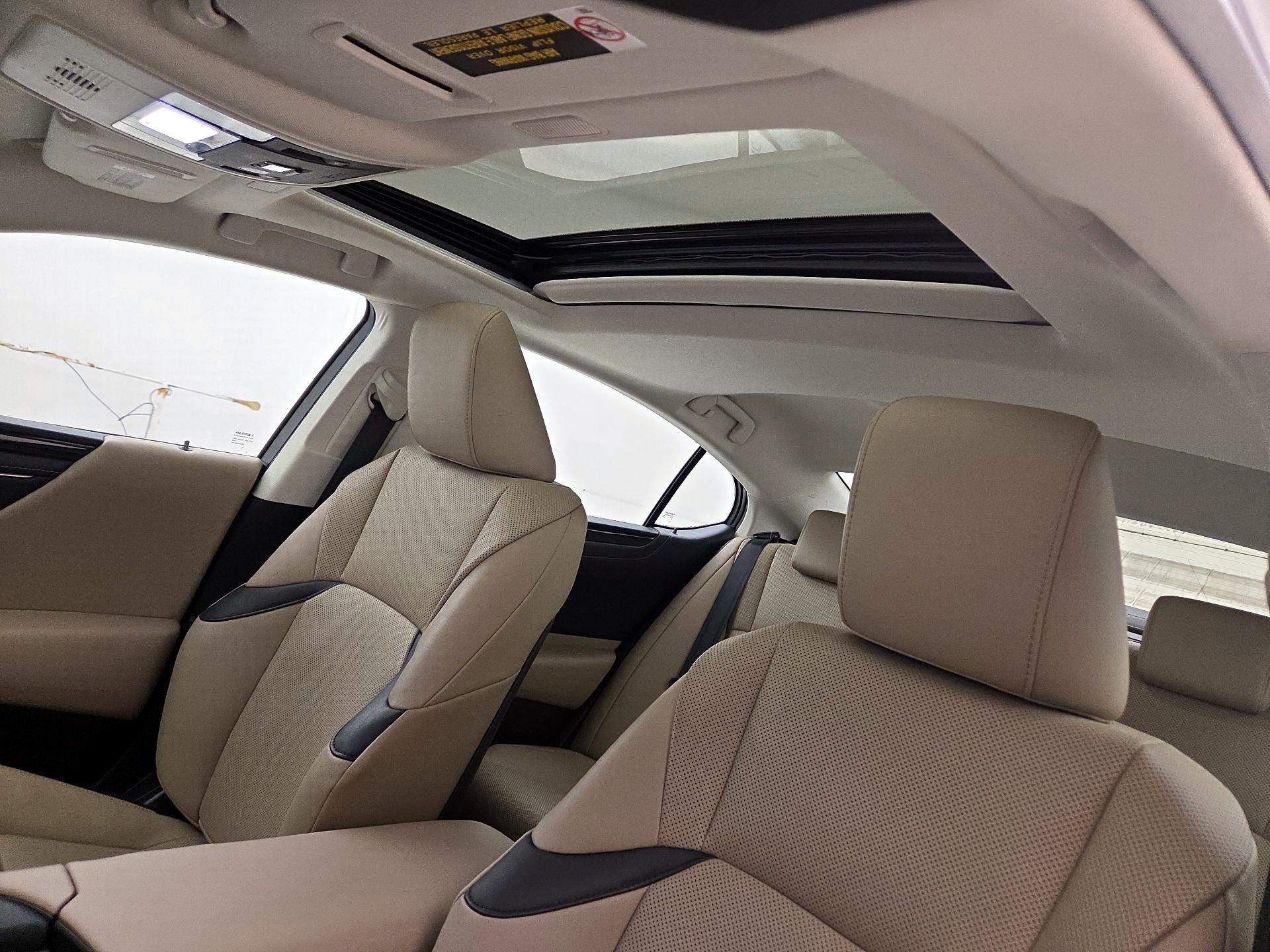 Thumbnail: 2020 Lexus ES - 20