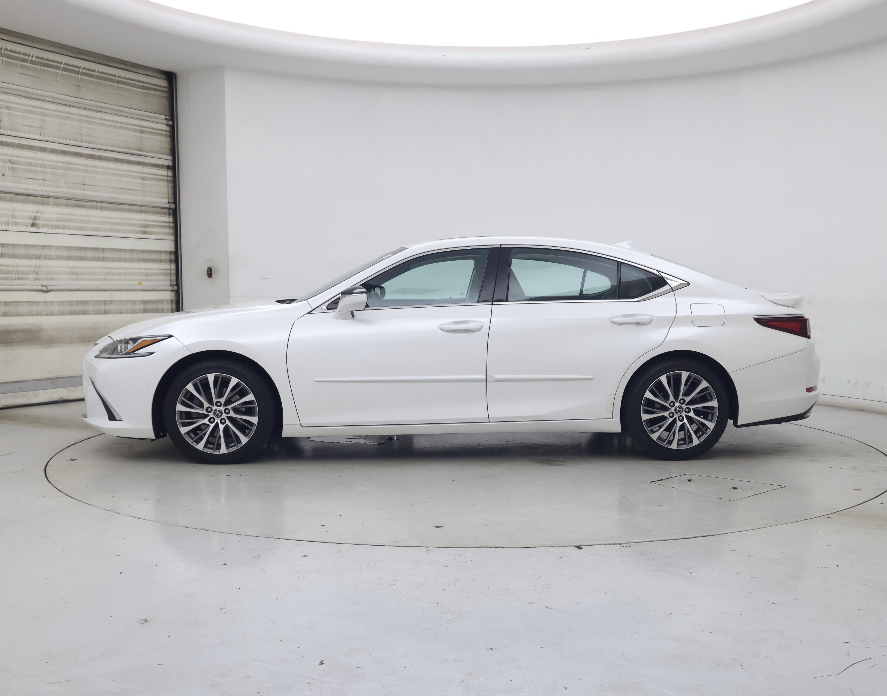 Thumbnail: 2020 Lexus ES - 3