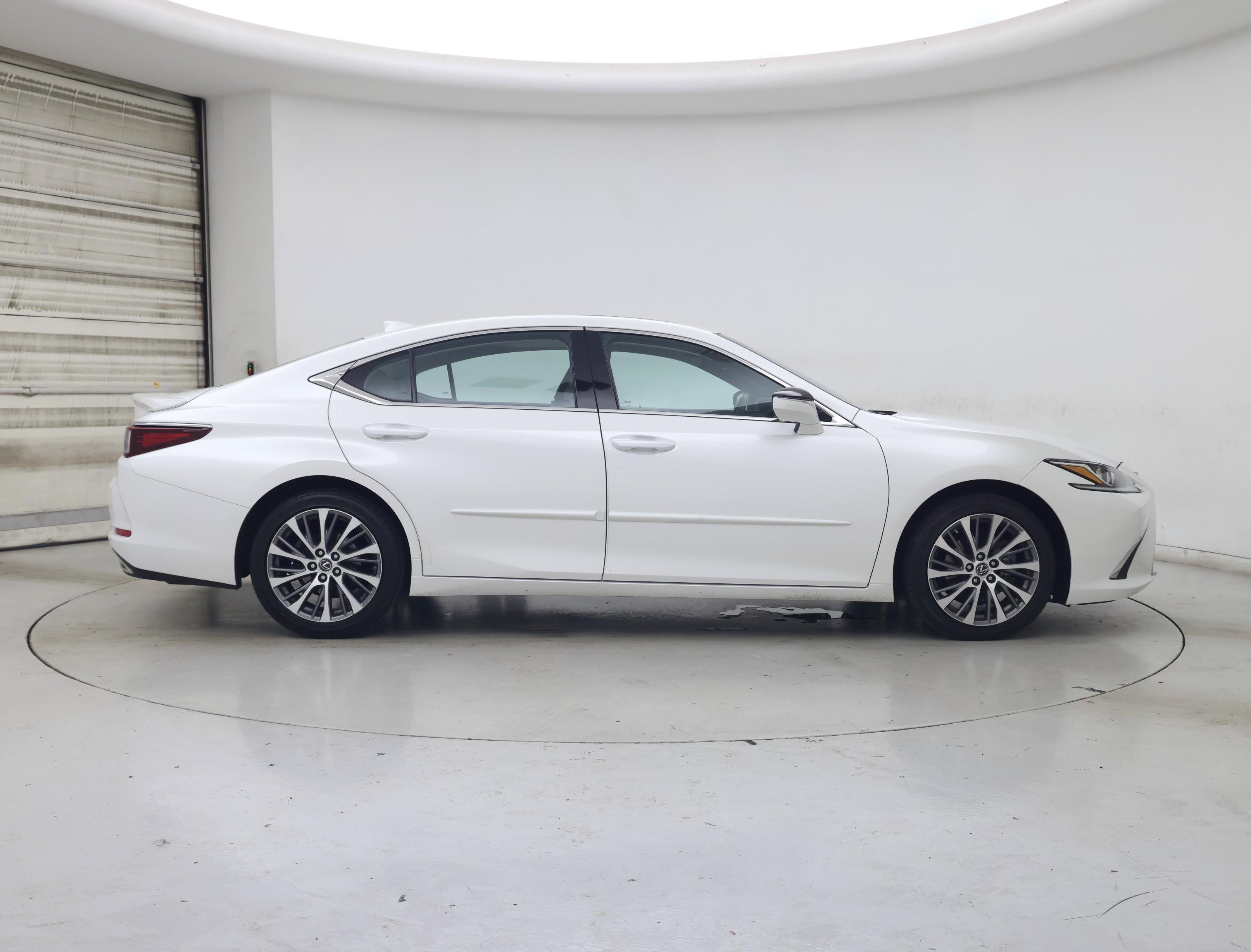 Thumbnail: 2020 Lexus ES - 7