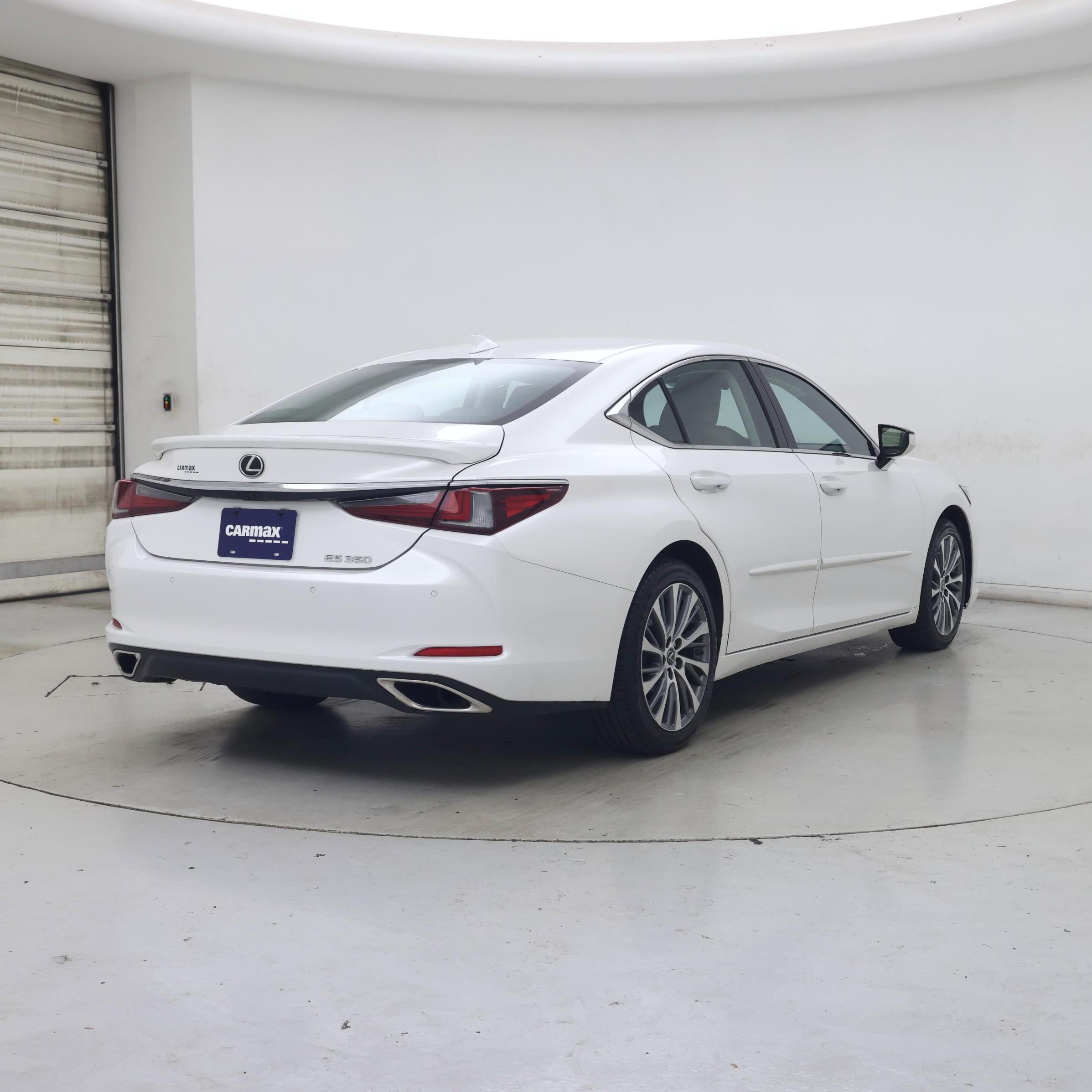 Thumbnail: 2020 Lexus ES - 8