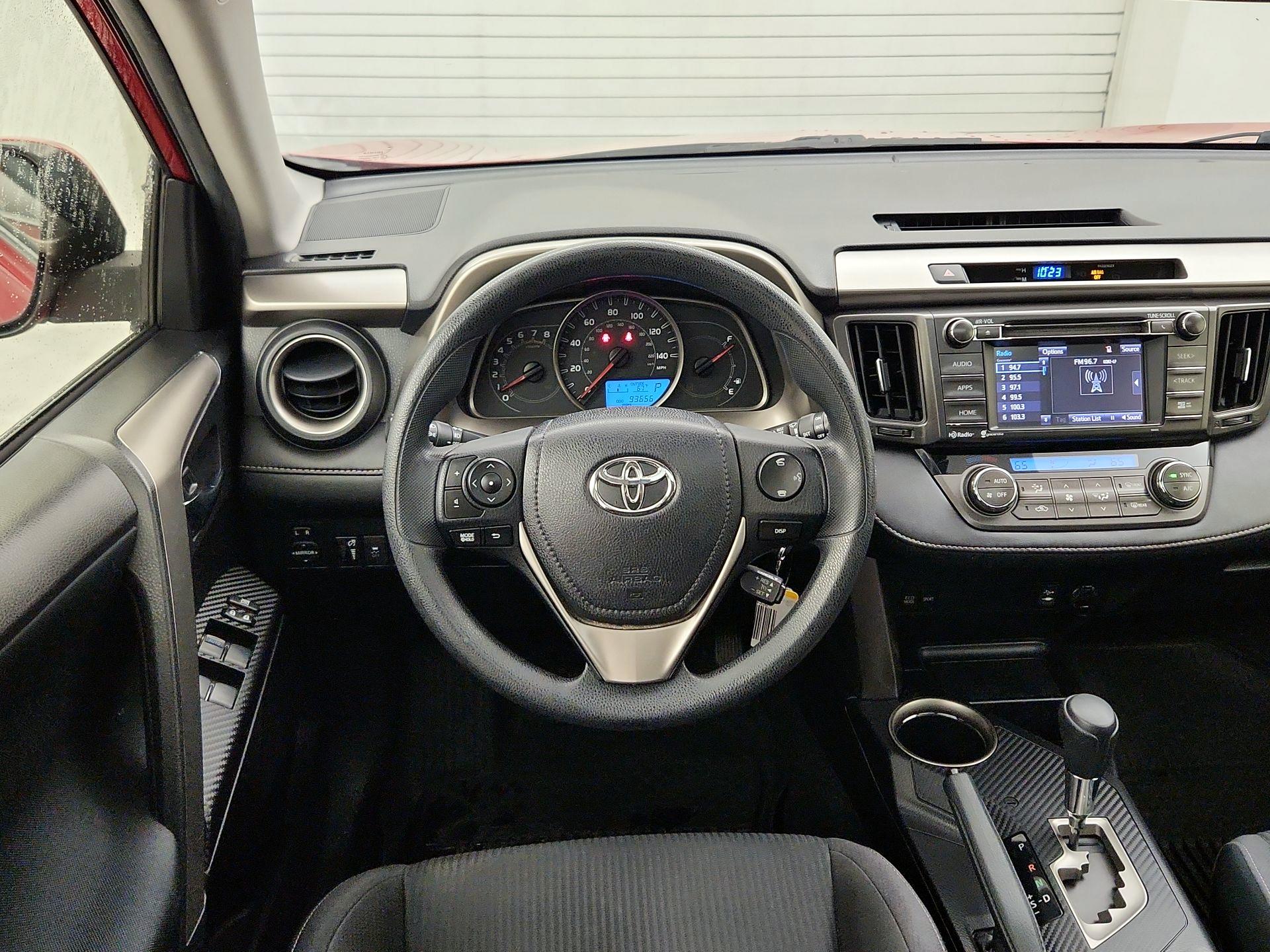 Thumbnail: 2015 Toyota RAV4 - 10