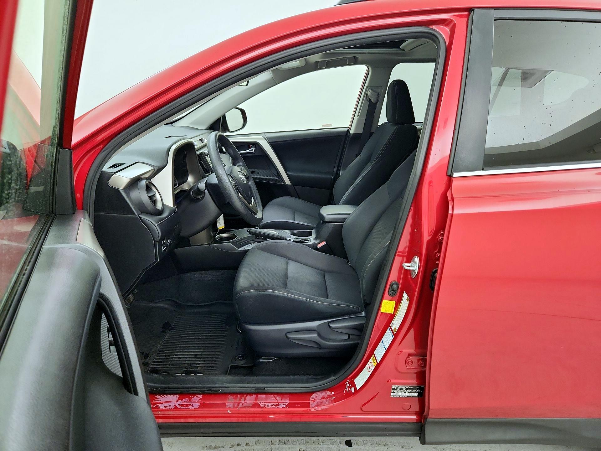 Thumbnail: 2015 Toyota RAV4 - 11