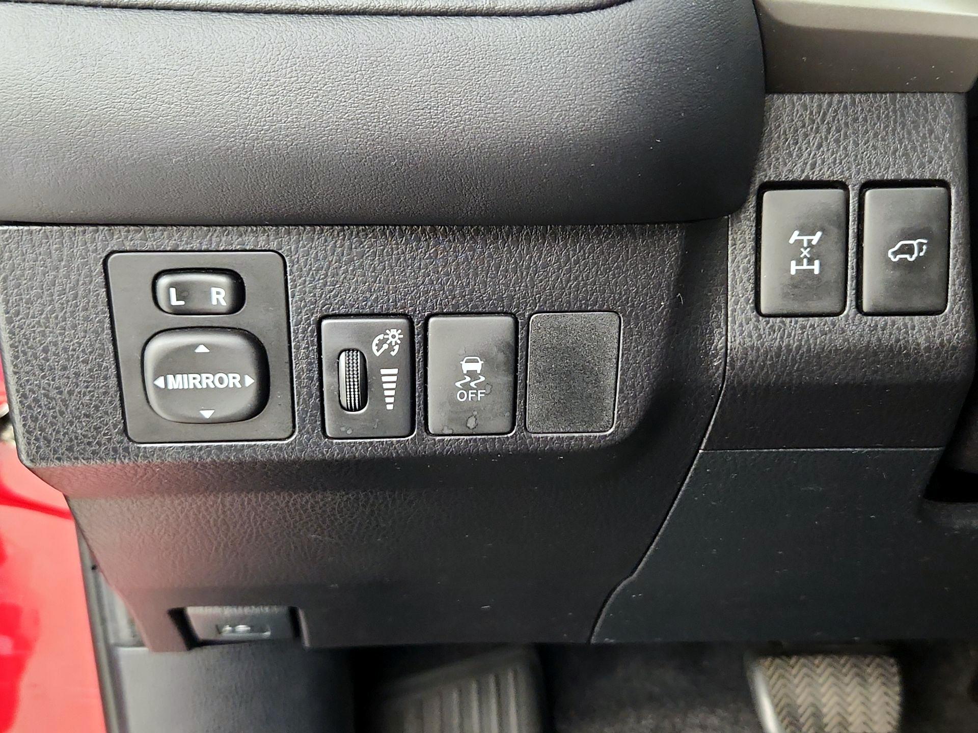 Thumbnail: 2015 Toyota RAV4 - 13