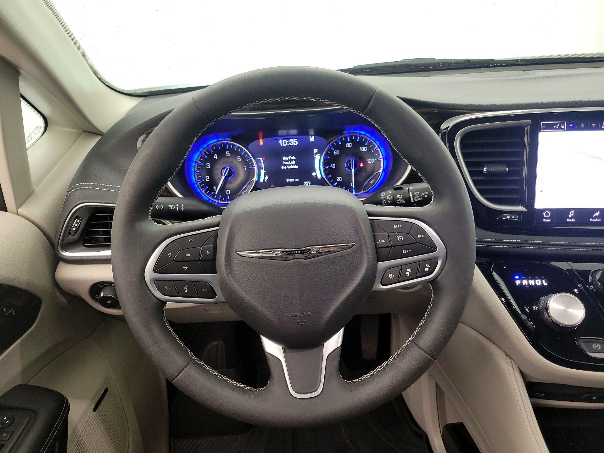 Thumbnail: 2023 Chrysler Pacifica - 10