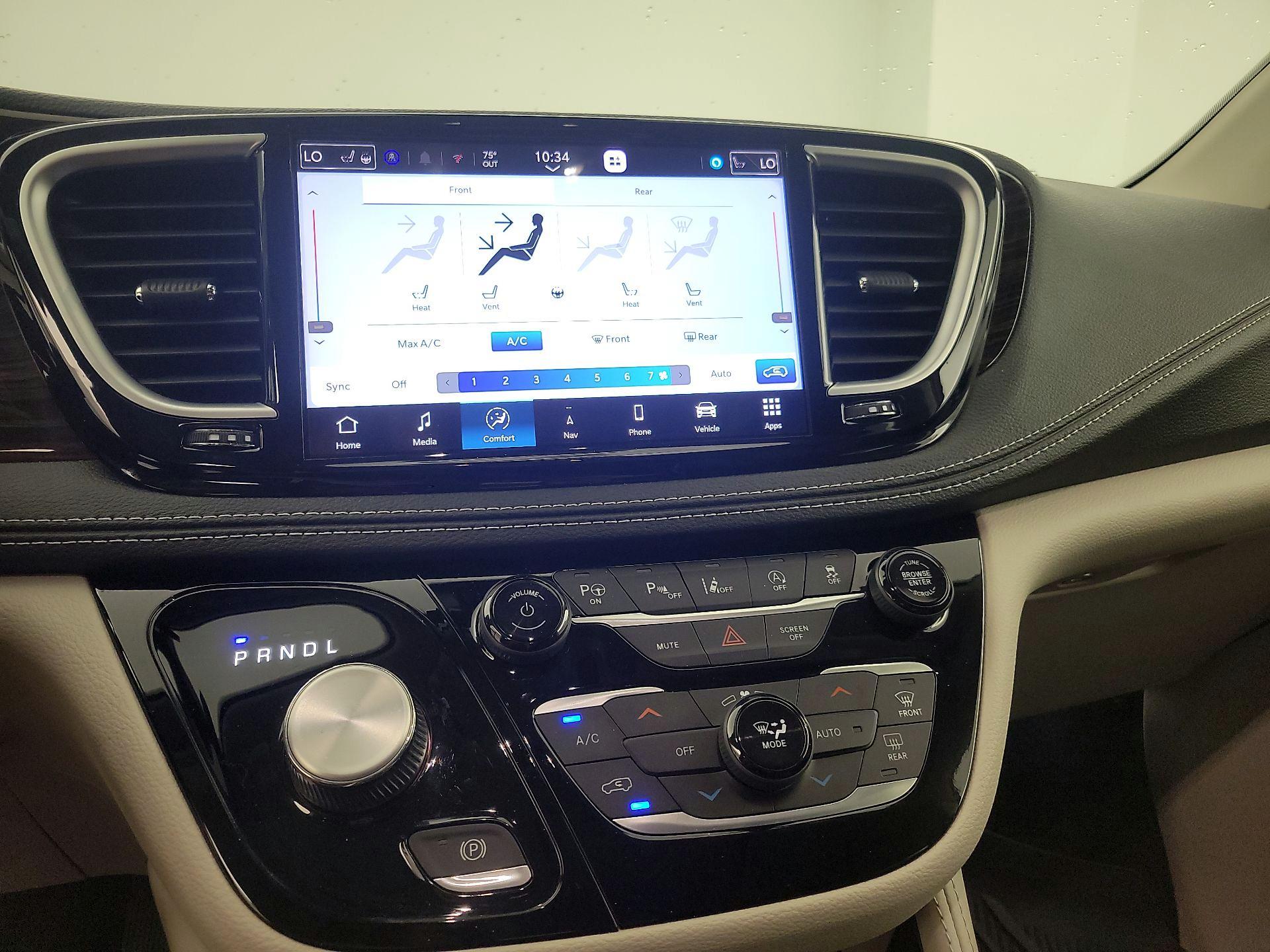 Thumbnail: 2023 Chrysler Pacifica - 17