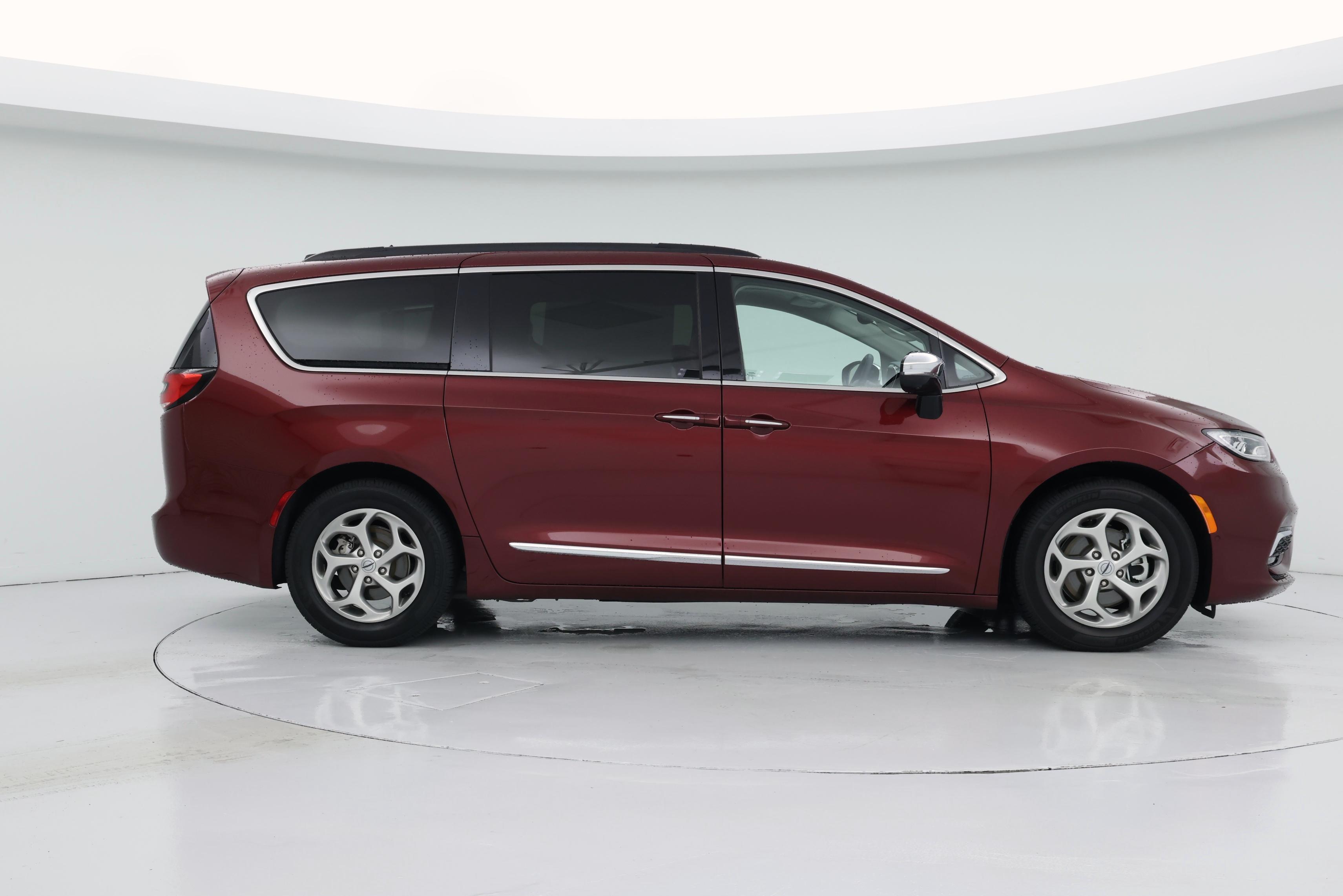 Thumbnail: 2023 Chrysler Pacifica - 7