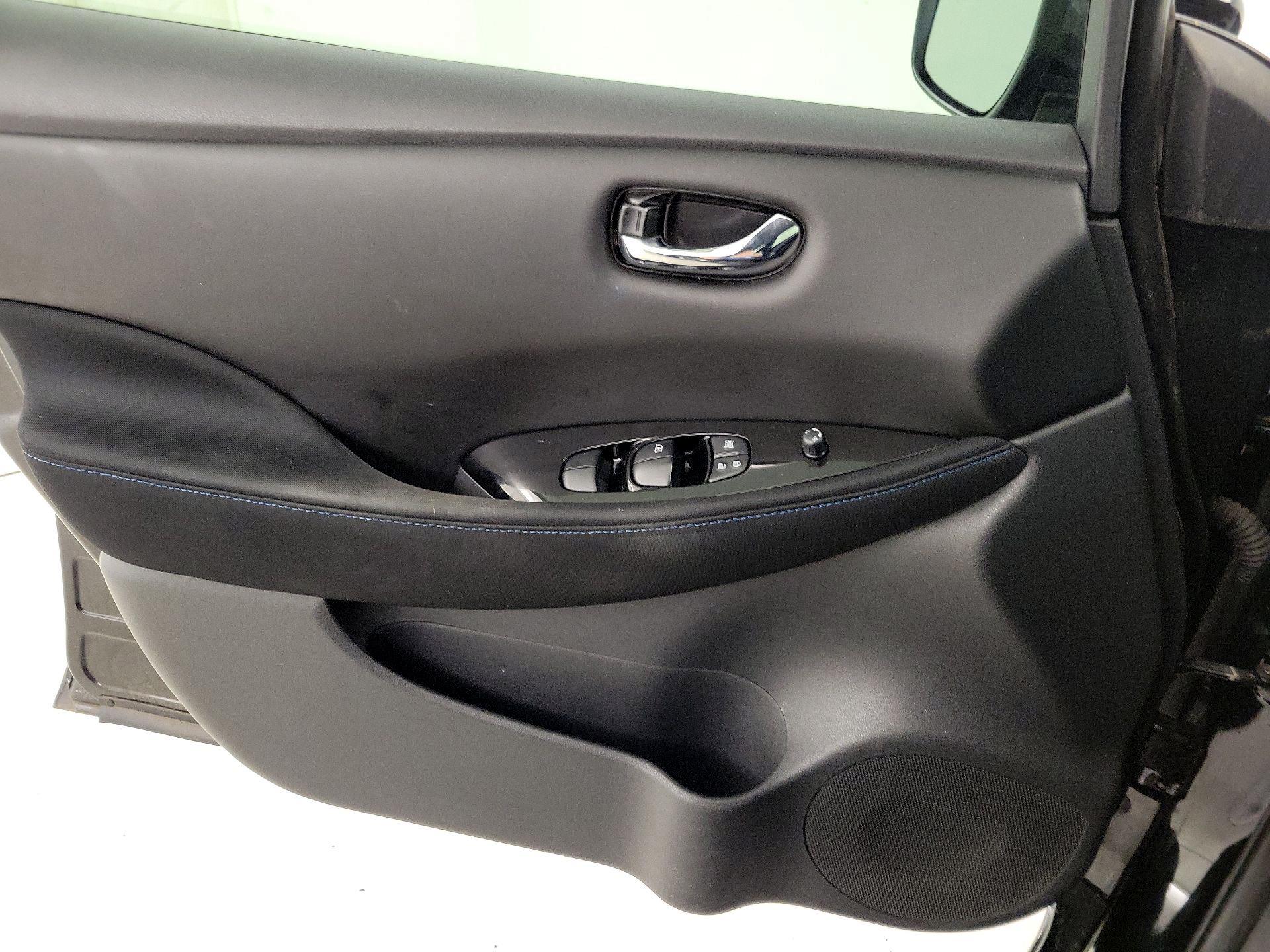 Thumbnail: 2020 Nissan Leaf - 12