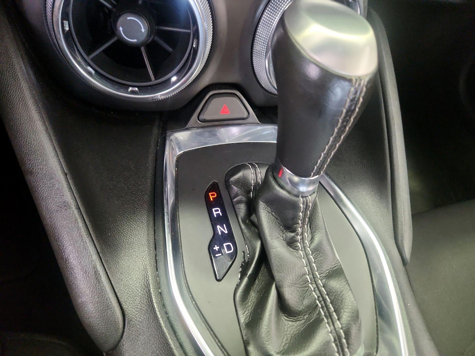 2022 Chevrolet Camaro LT1 - Photo 17