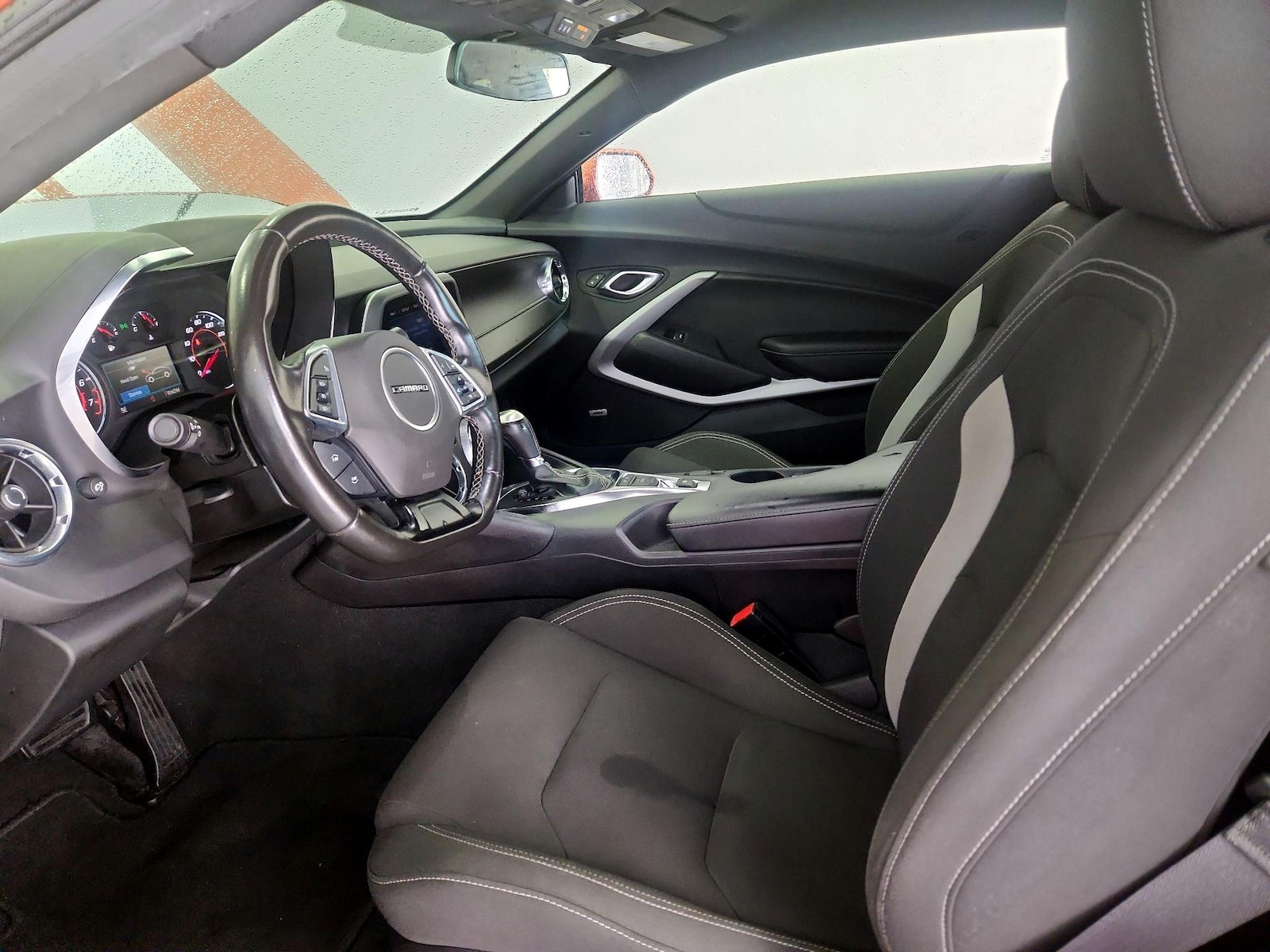 2022 Chevrolet Camaro LT1 - Photo 18