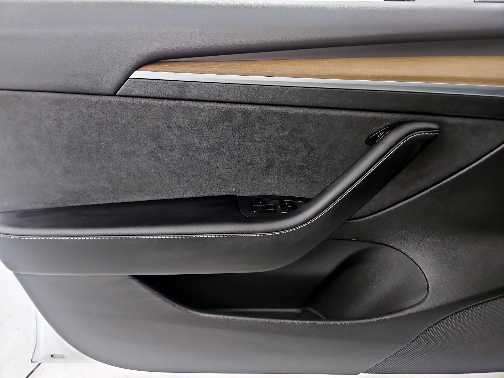 Thumbnail: 2021 Tesla Model 3 - 10