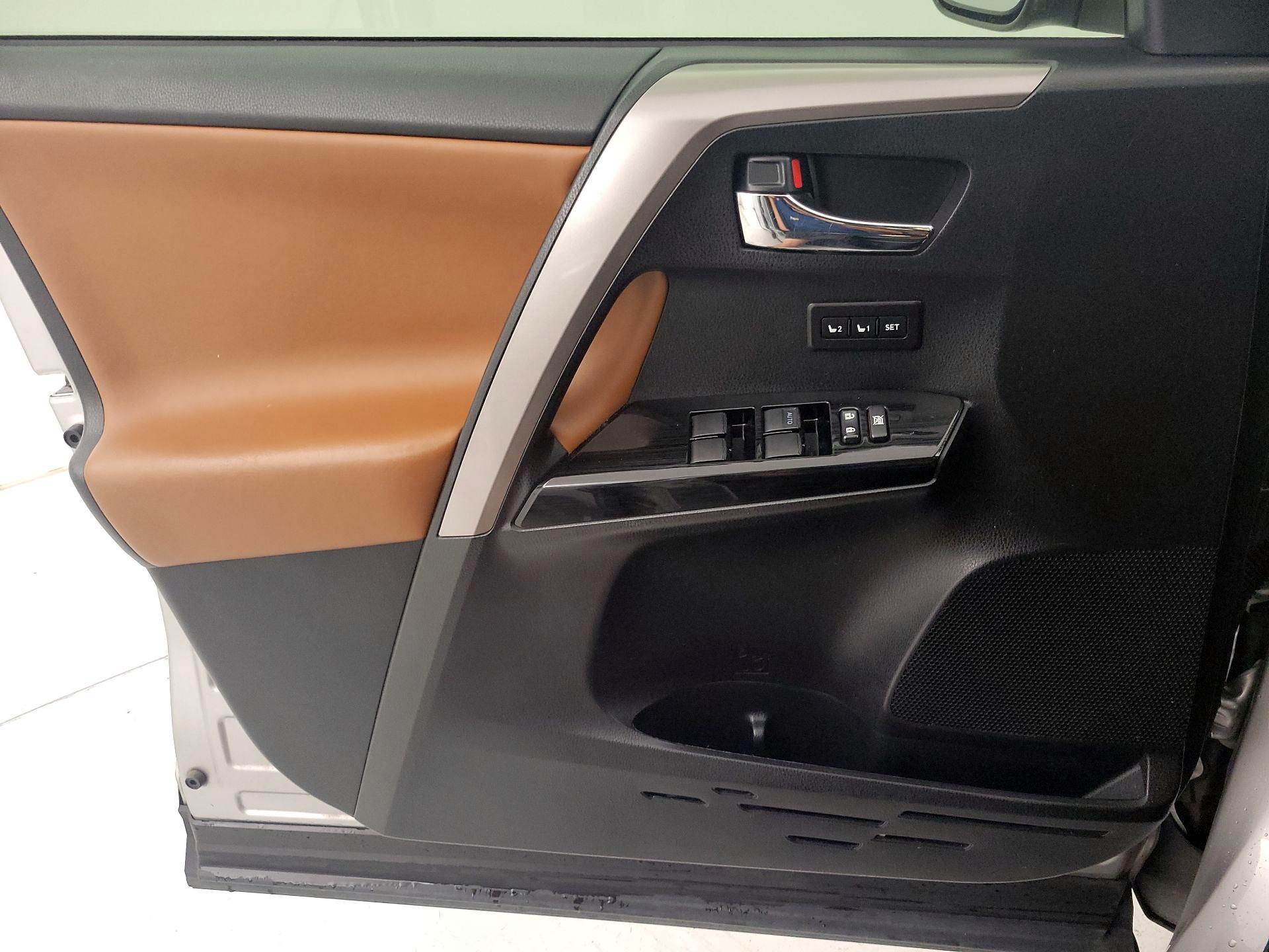 Thumbnail: 2018 Toyota RAV4 - 12
