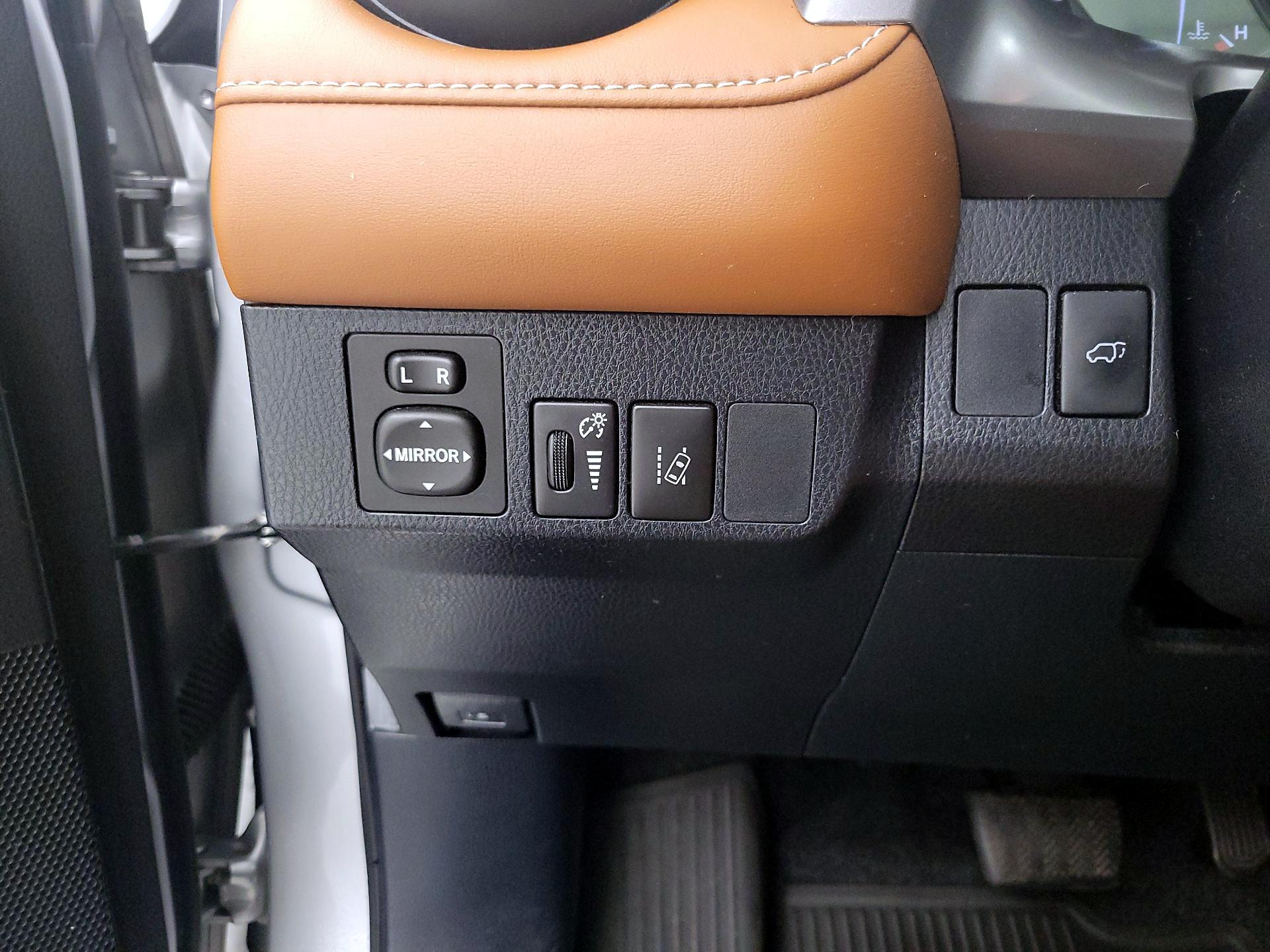 Thumbnail: 2018 Toyota RAV4 - 13