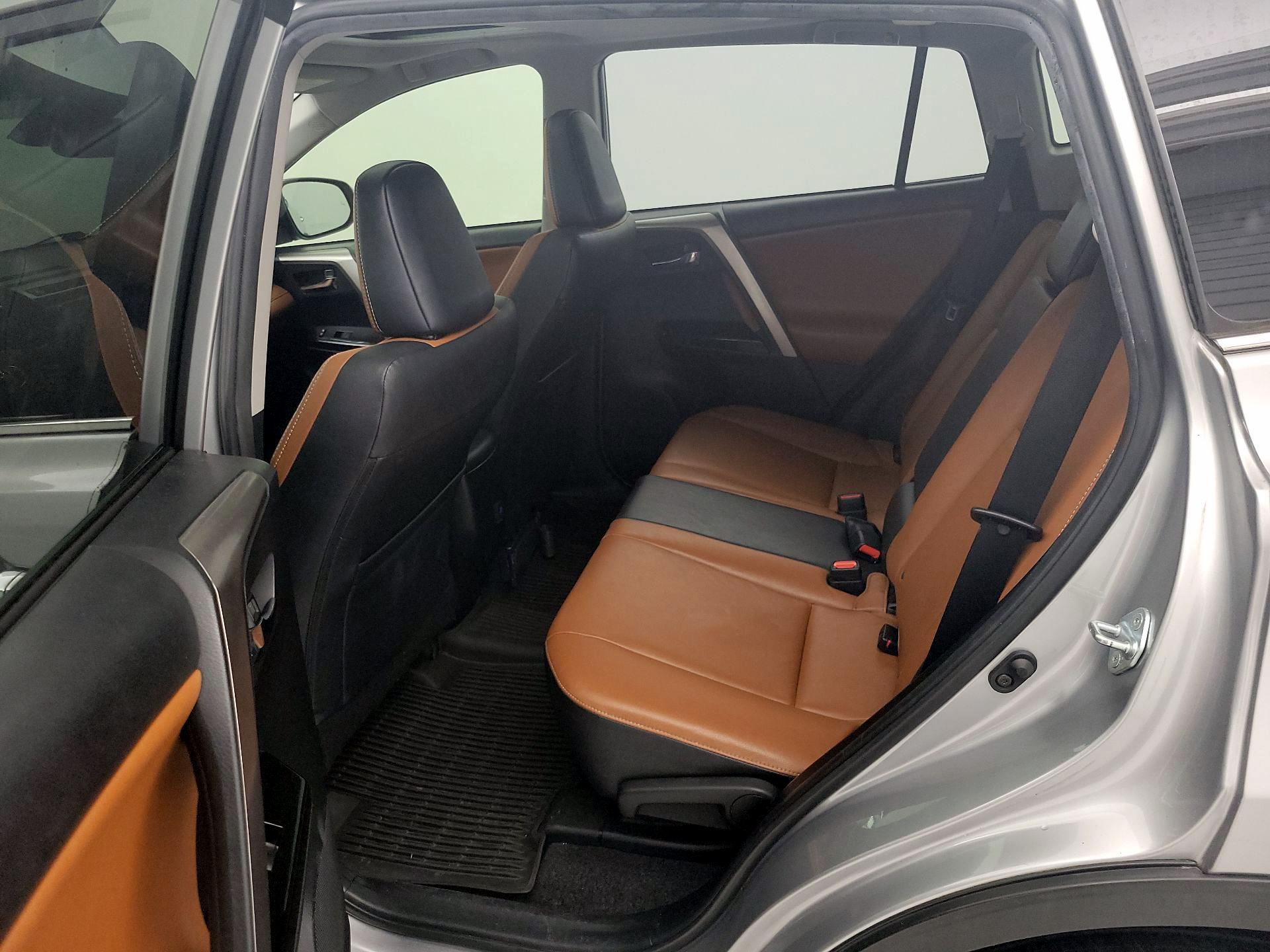 Thumbnail: 2018 Toyota RAV4 - 20
