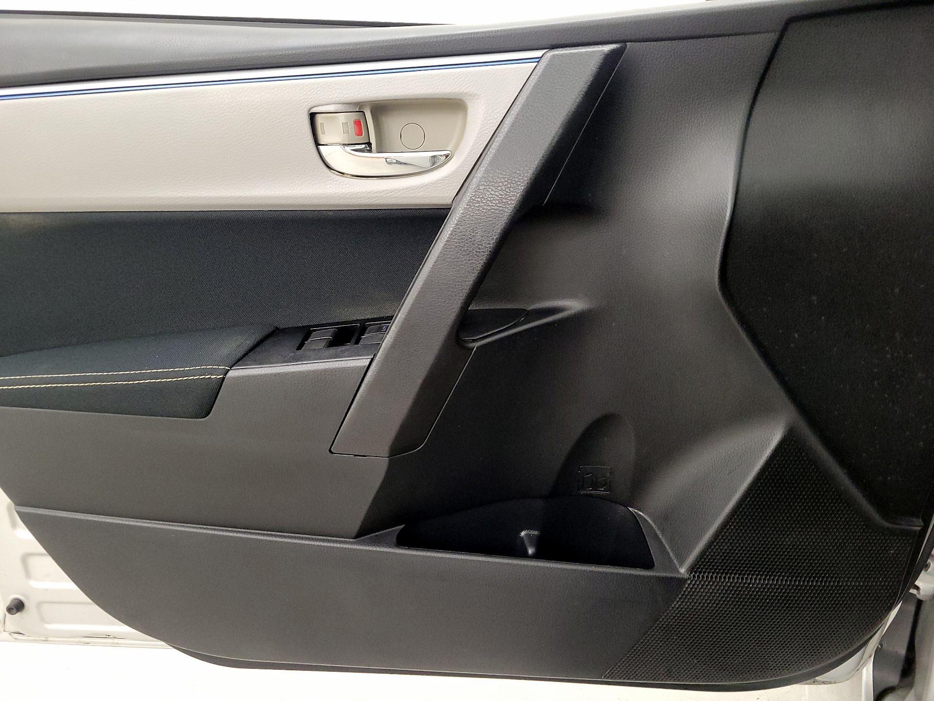Thumbnail: 2015 Toyota Corolla - 12