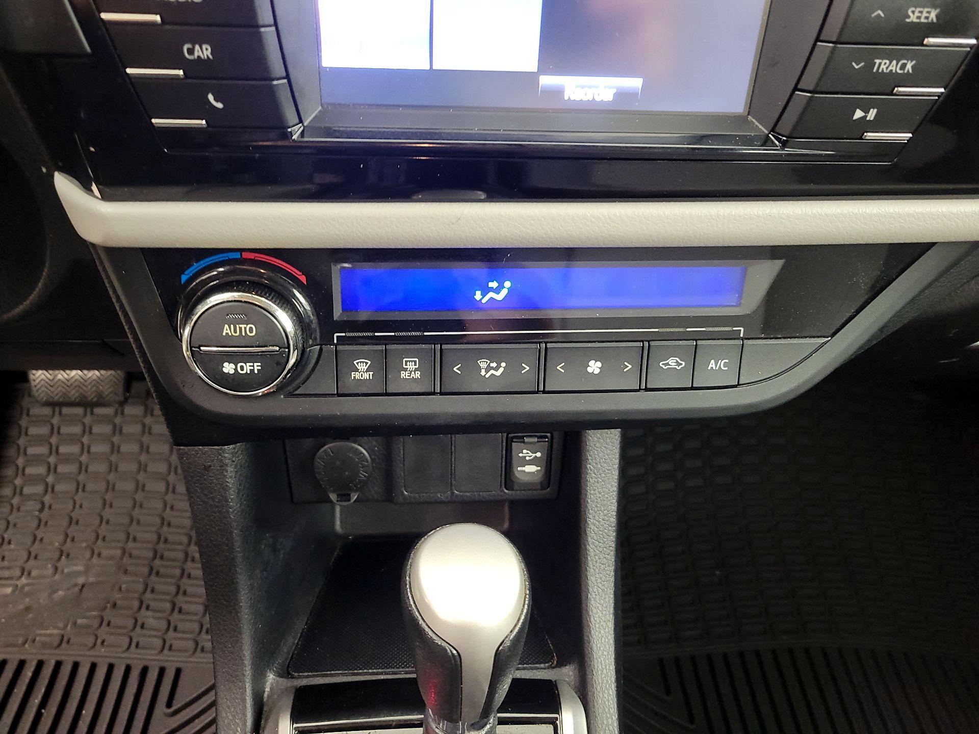 Thumbnail: 2015 Toyota Corolla - 16
