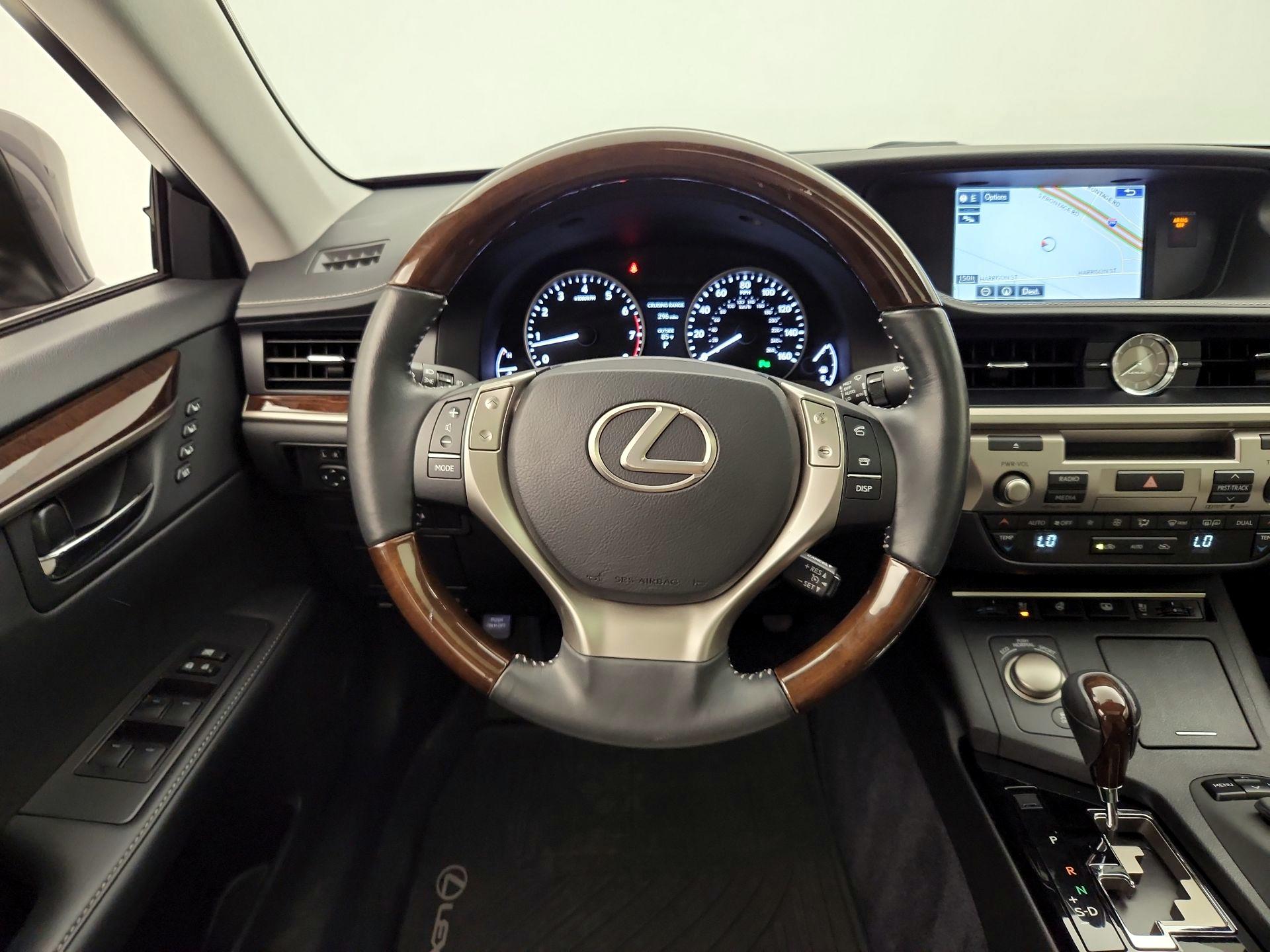 Thumbnail: 2015 Lexus ES - 10