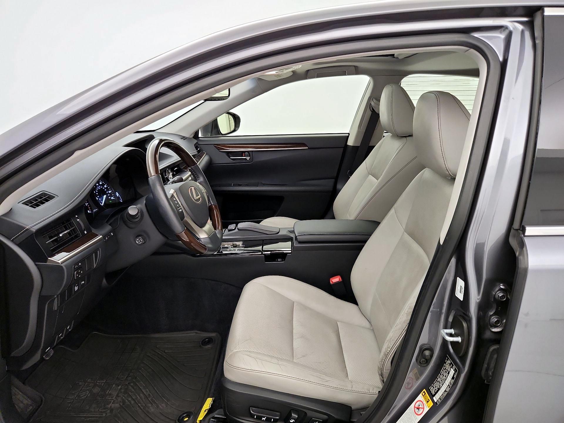 Thumbnail: 2015 Lexus ES - 11