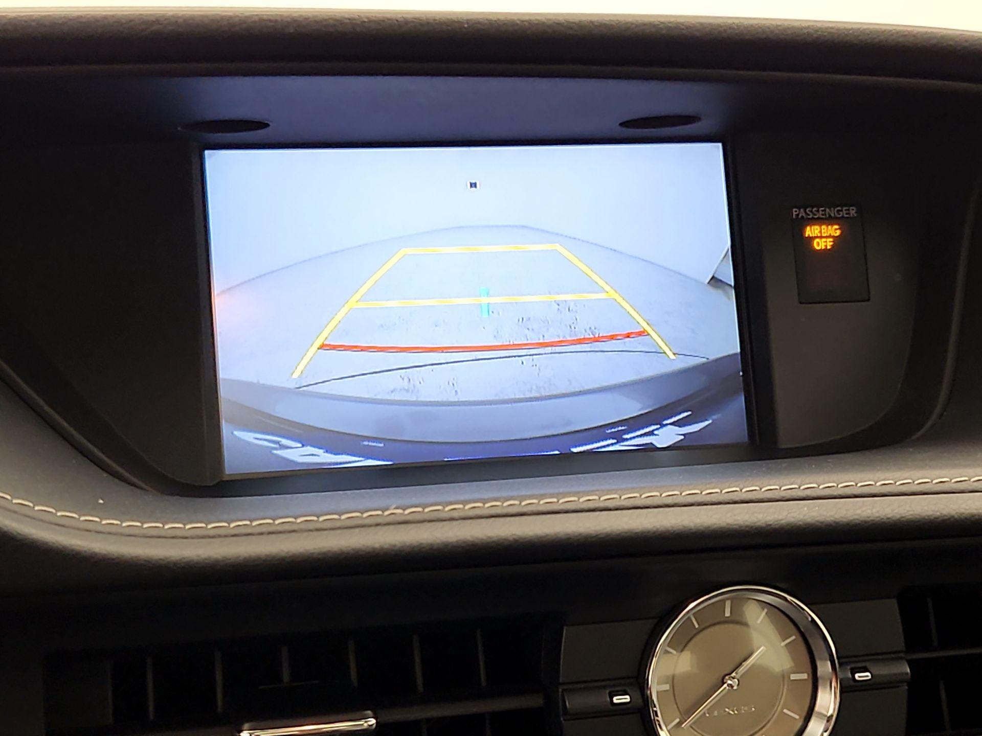 Thumbnail: 2015 Lexus ES - 15
