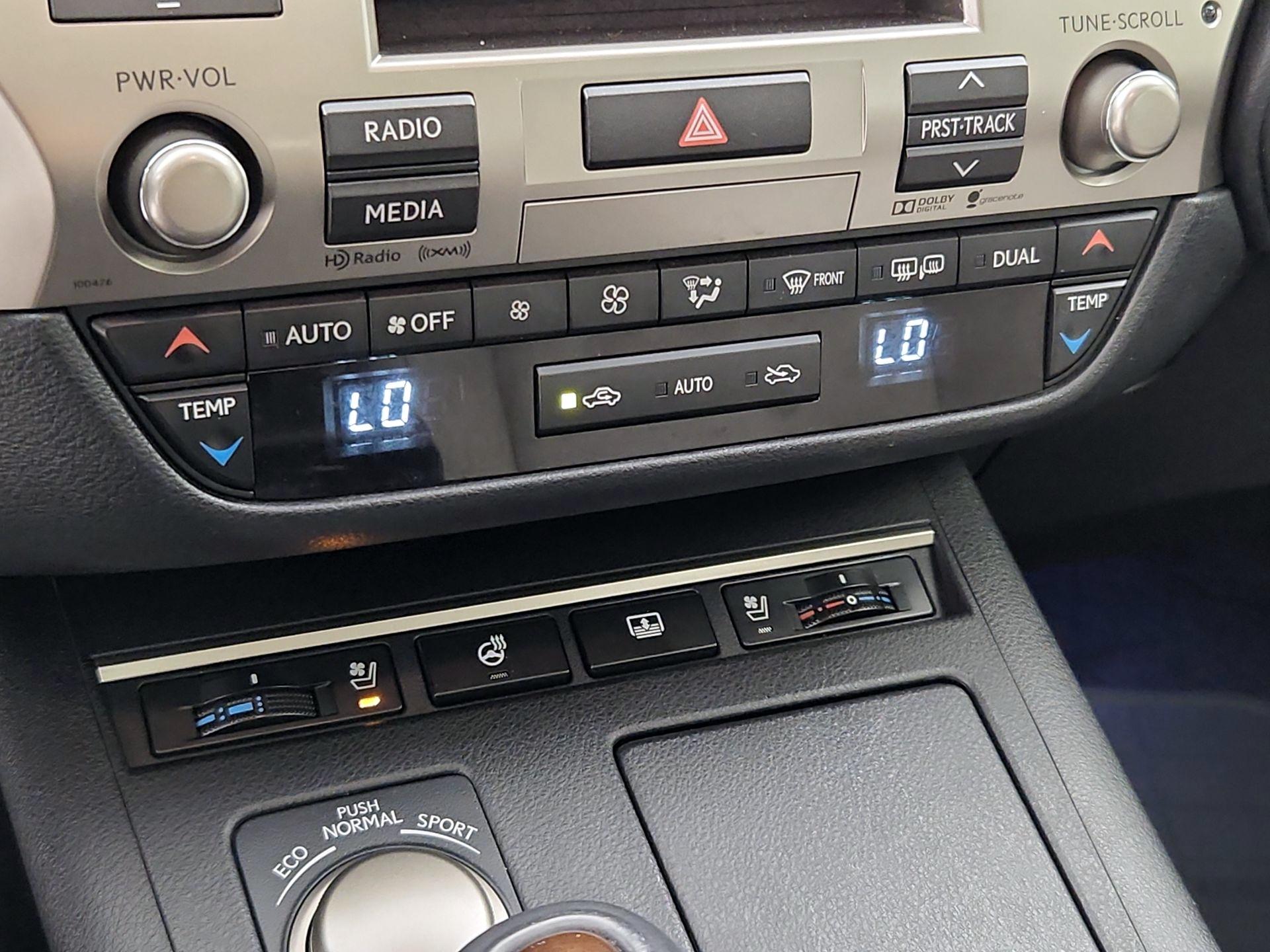 Thumbnail: 2015 Lexus ES - 17
