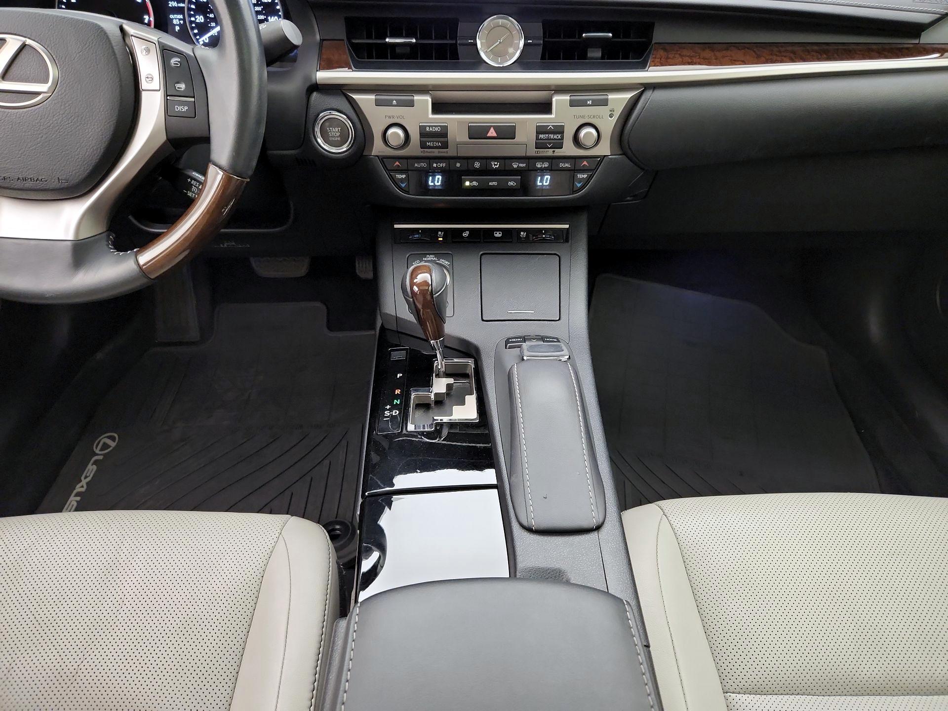Thumbnail: 2015 Lexus ES - 18