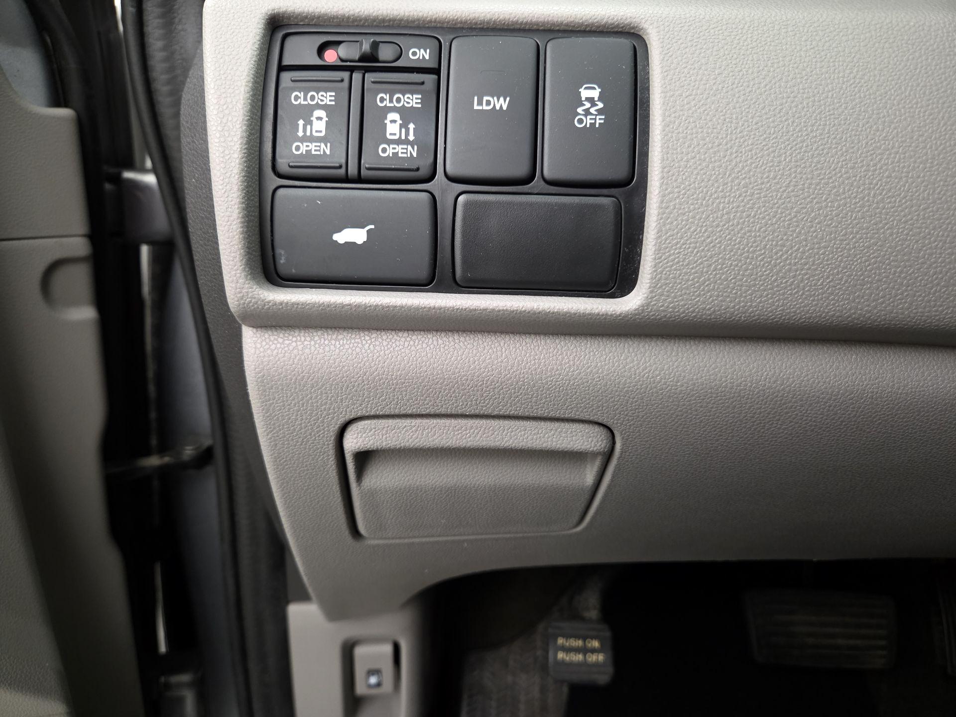 Thumbnail: 2016 Honda Odyssey - 13