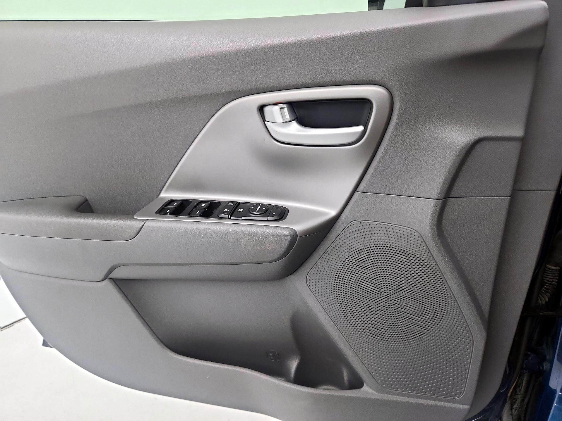 Thumbnail: 2018 Kia Niro - 12