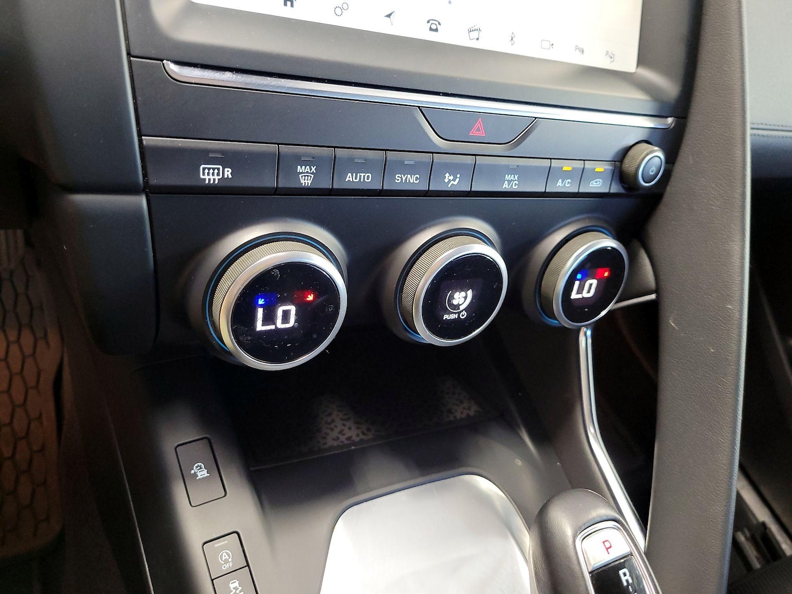 2019 Jaguar E-PACE SE - Photo 18