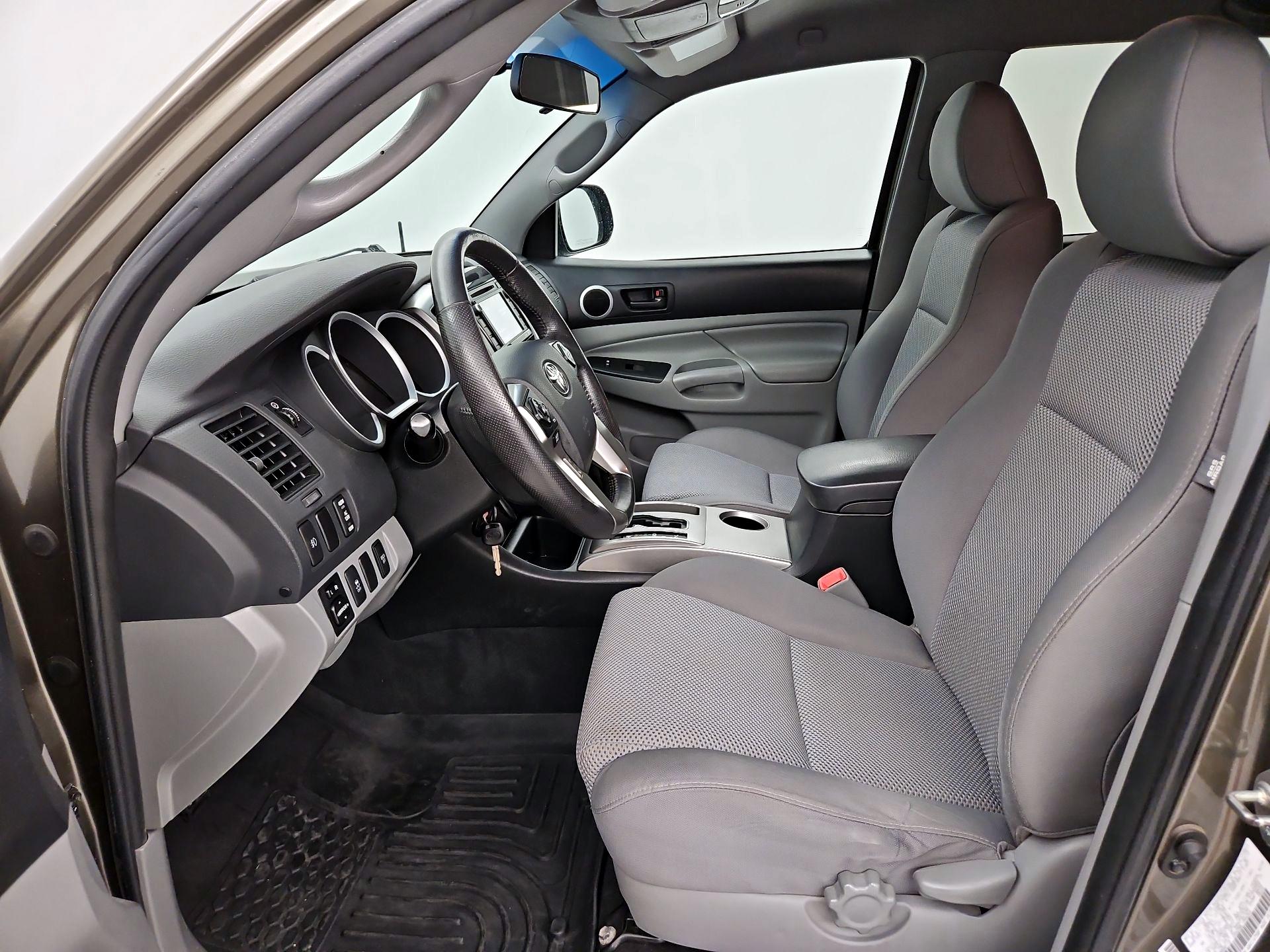 Thumbnail: 2015 Toyota Tacoma - 11