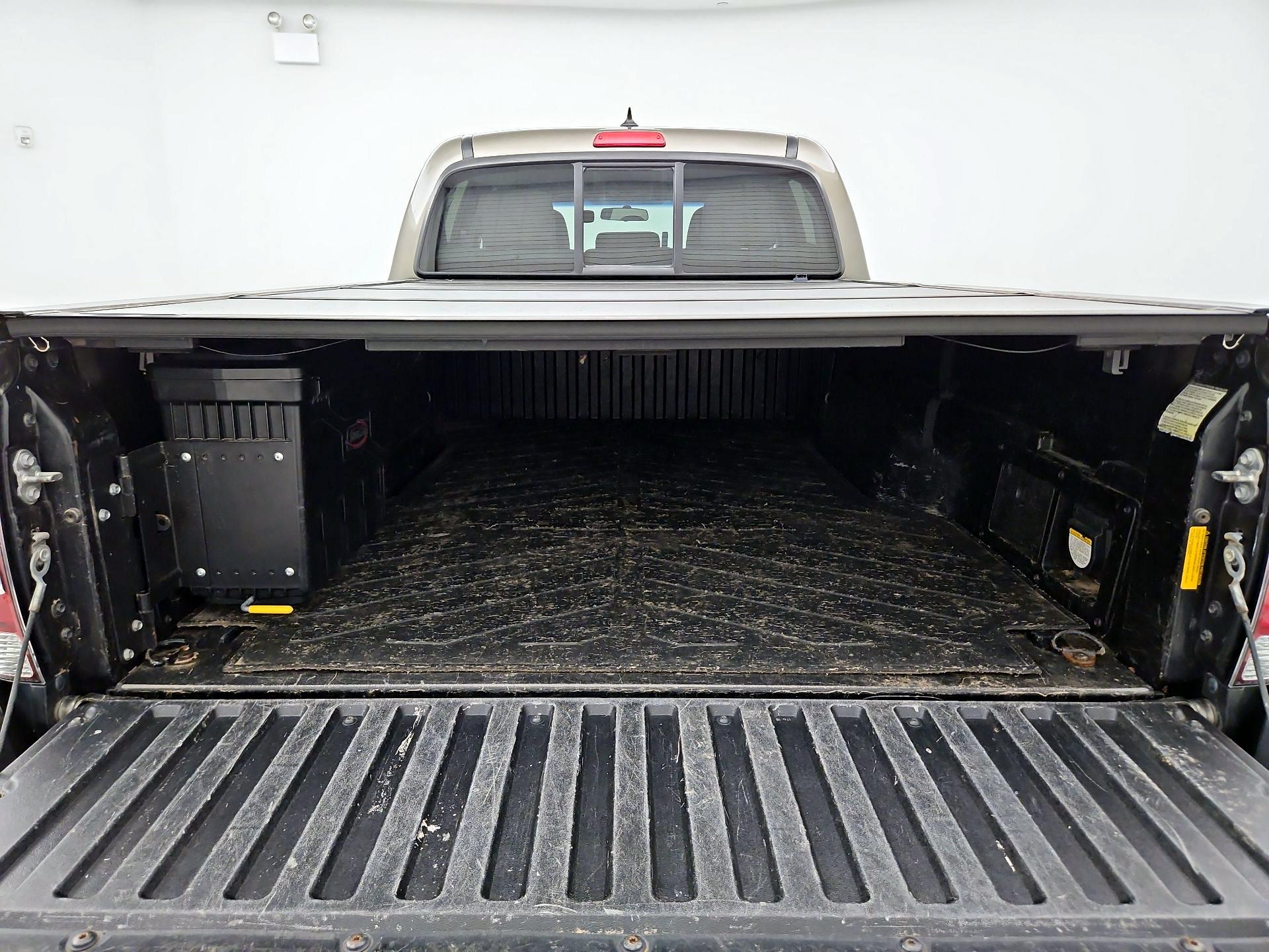 Thumbnail: 2015 Toyota Tacoma - 20