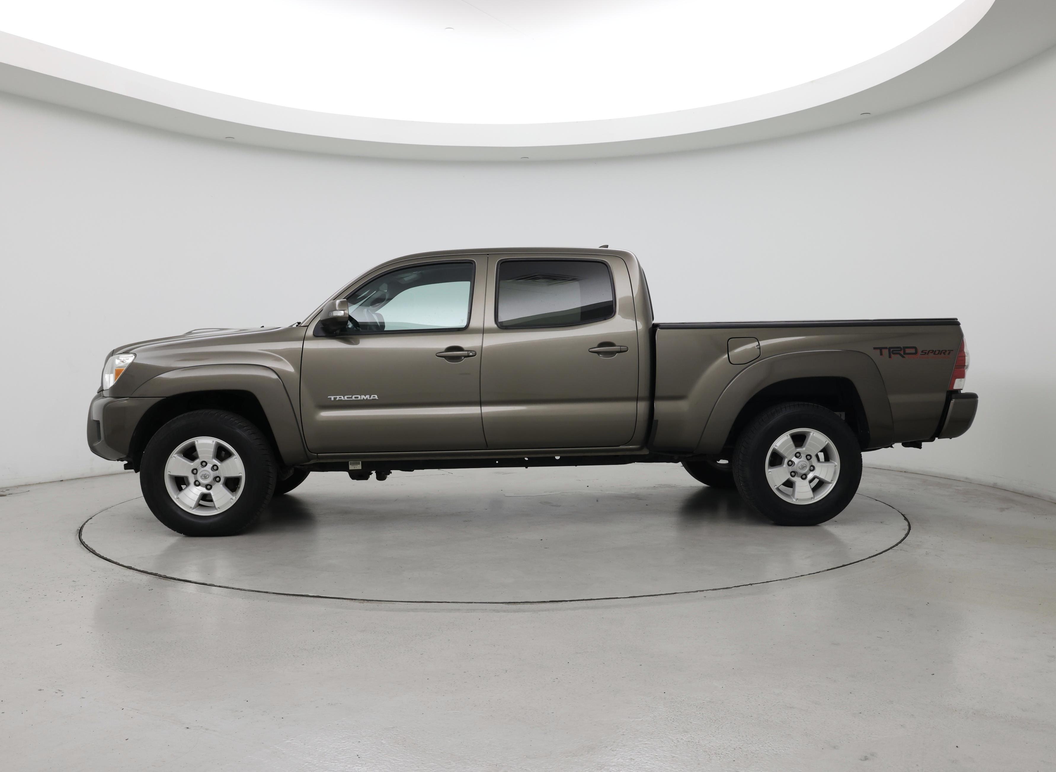 Thumbnail: 2015 Toyota Tacoma - 3