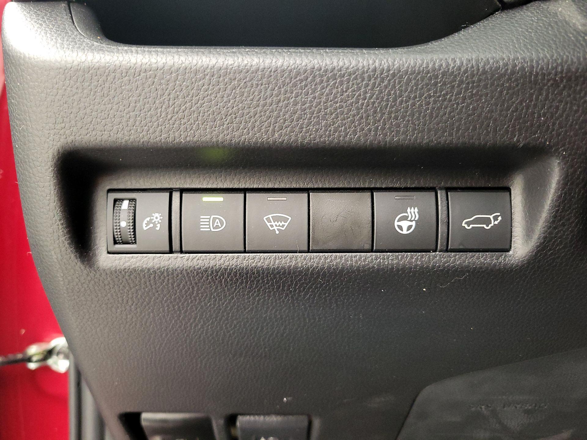 Thumbnail: 2021 Toyota RAV4 - 13