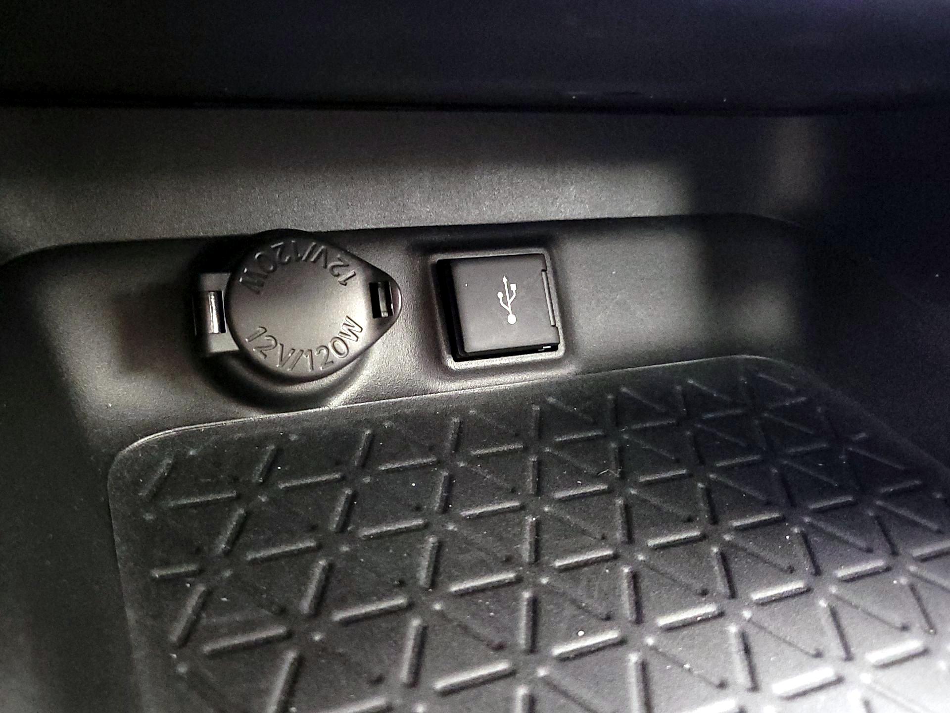 Thumbnail: 2021 Toyota RAV4 - 18