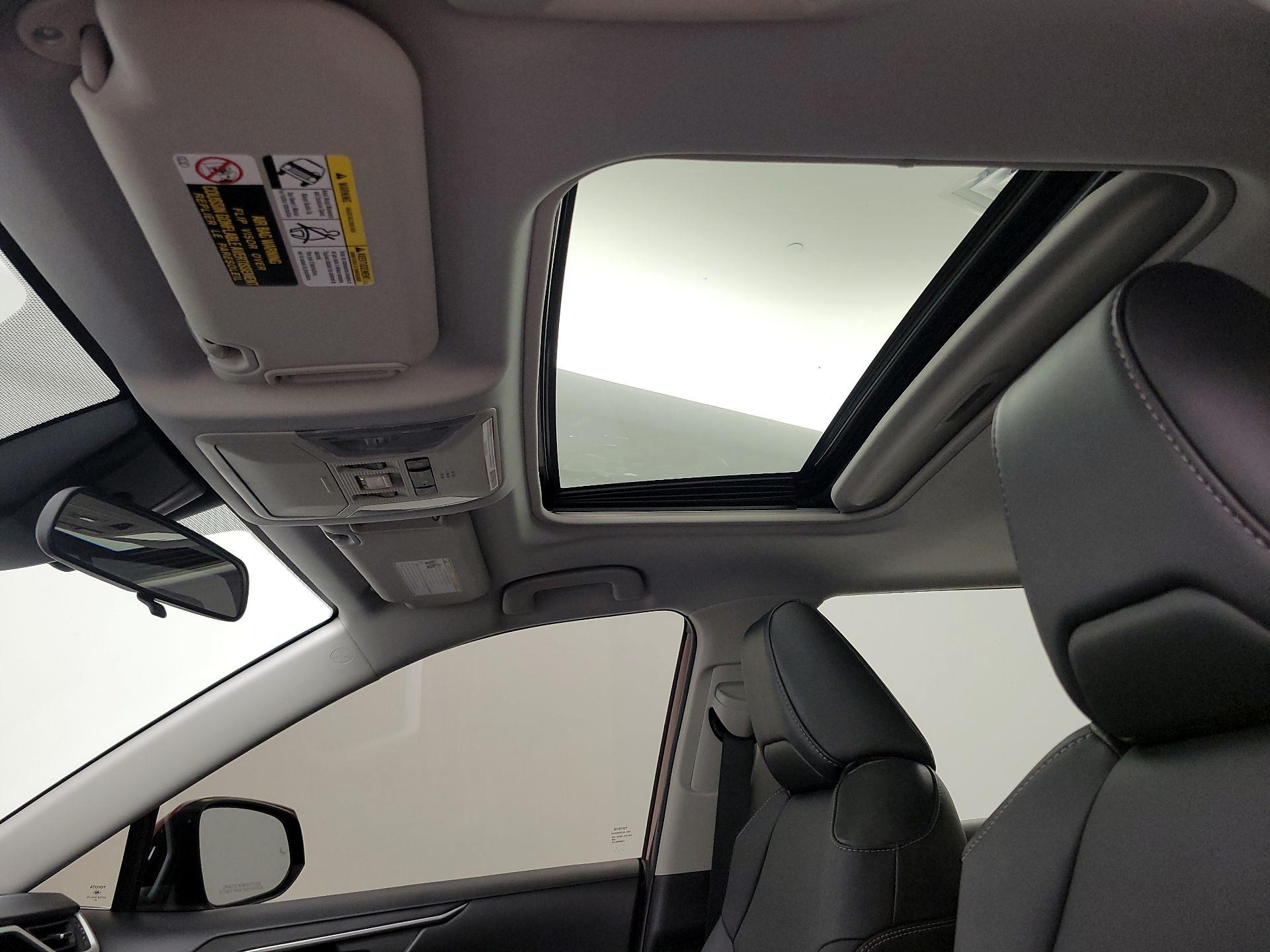 Thumbnail: 2021 Toyota RAV4 - 19