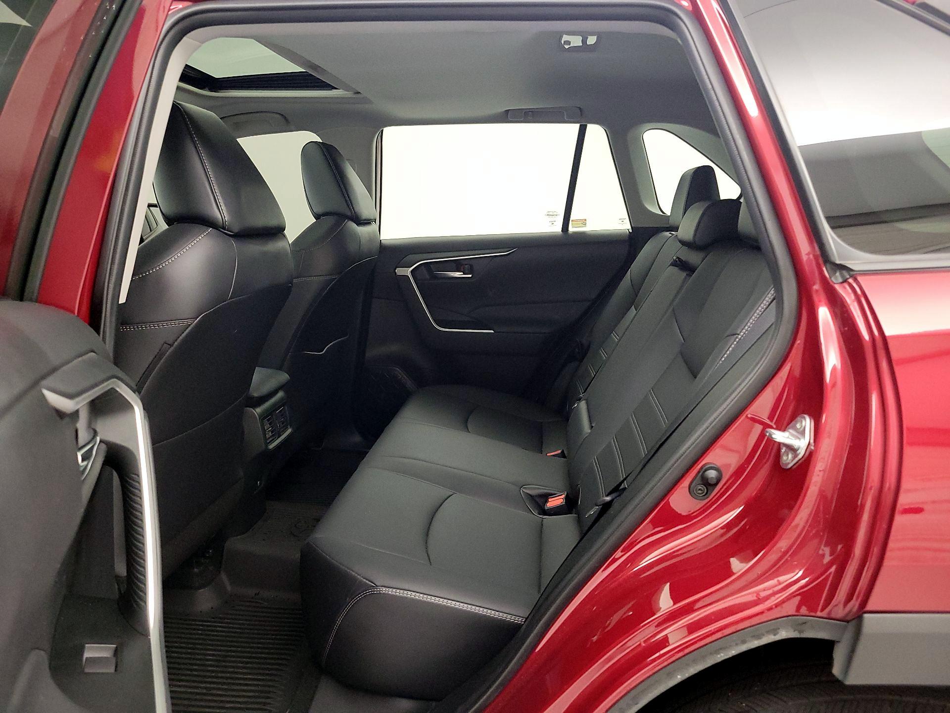 Thumbnail: 2021 Toyota RAV4 - 20