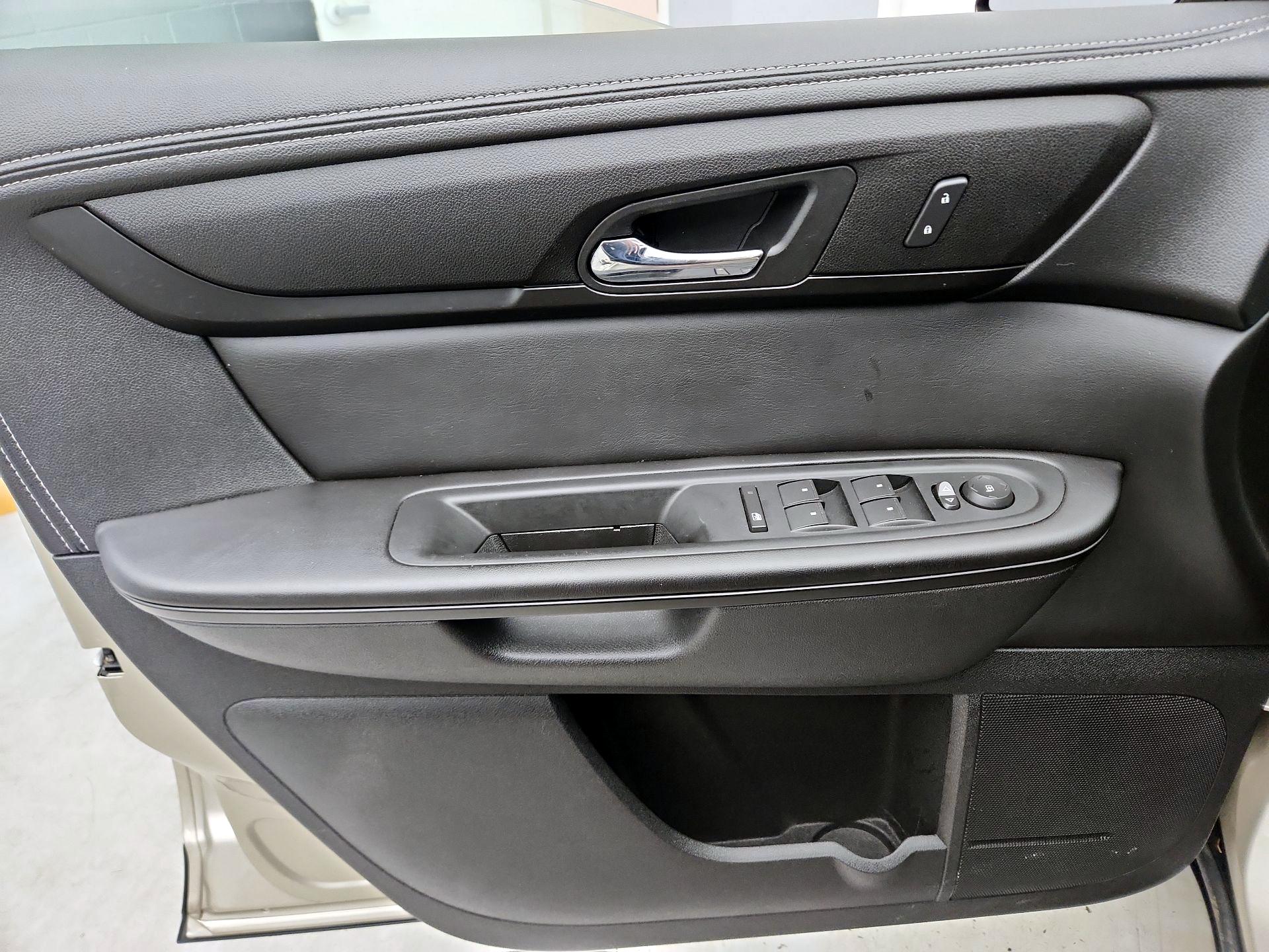 Thumbnail: 2015 GMC Acadia - 12