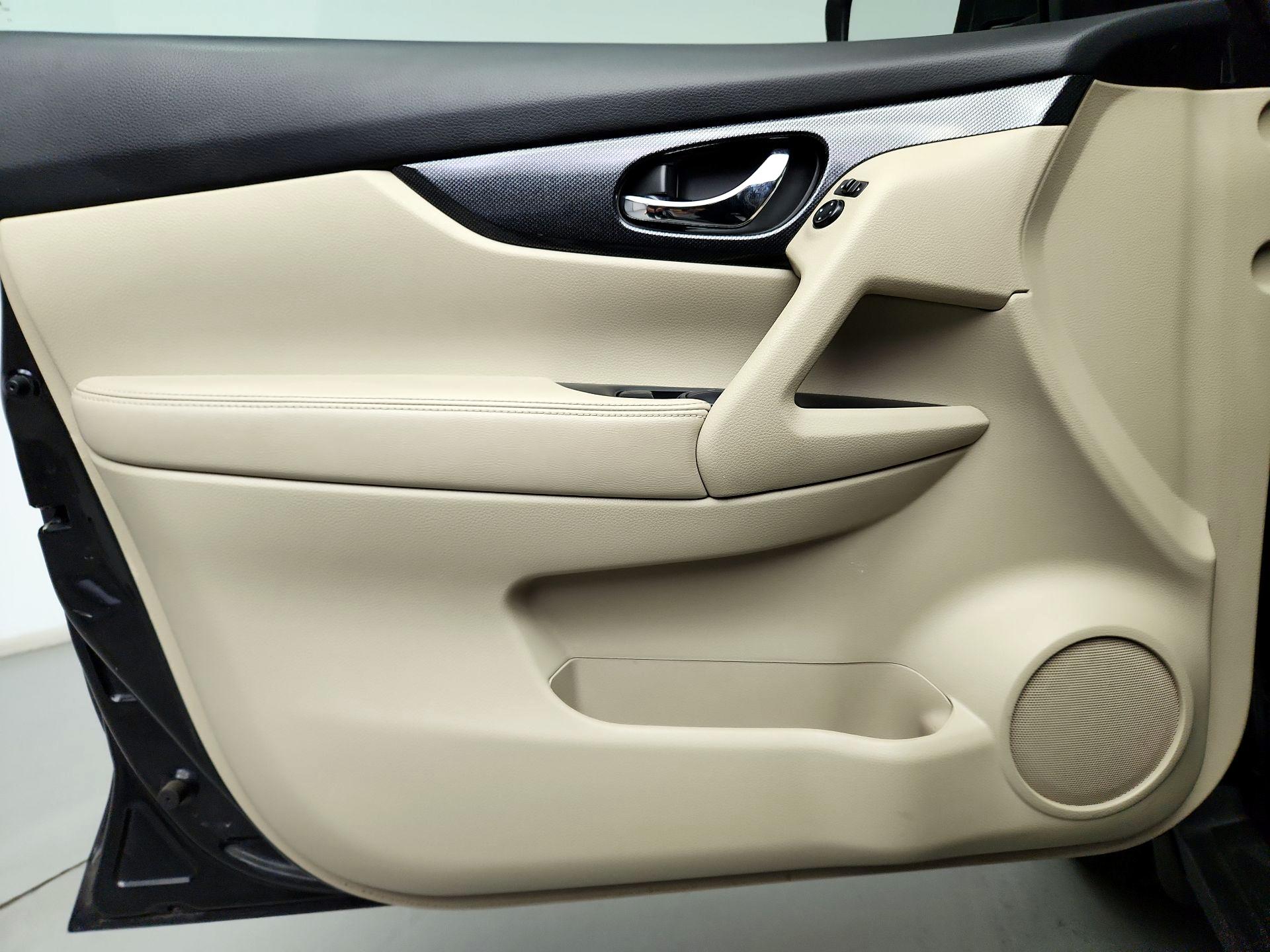 Thumbnail: 2016 Nissan Rogue - 12