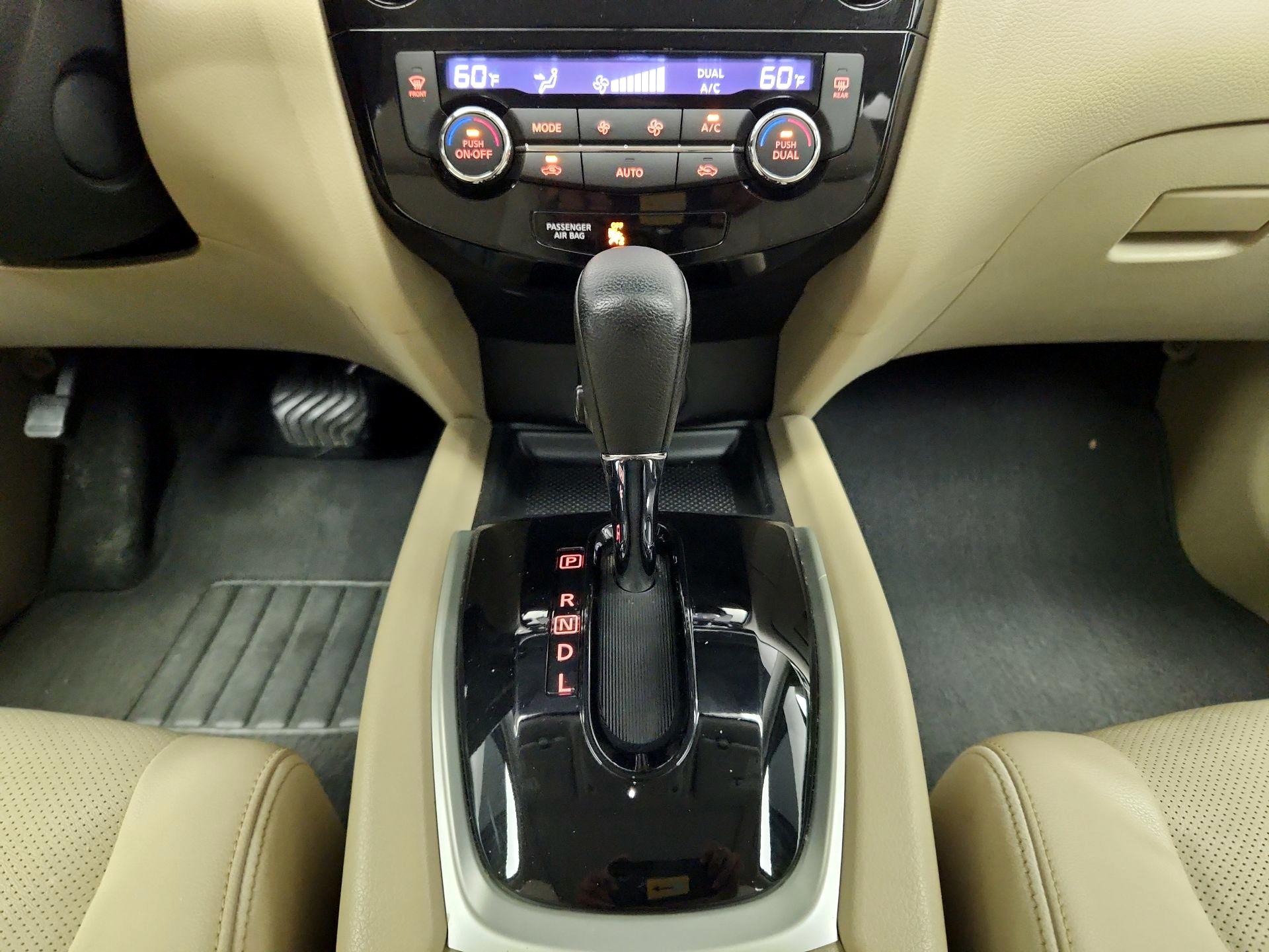 Thumbnail: 2016 Nissan Rogue - 18