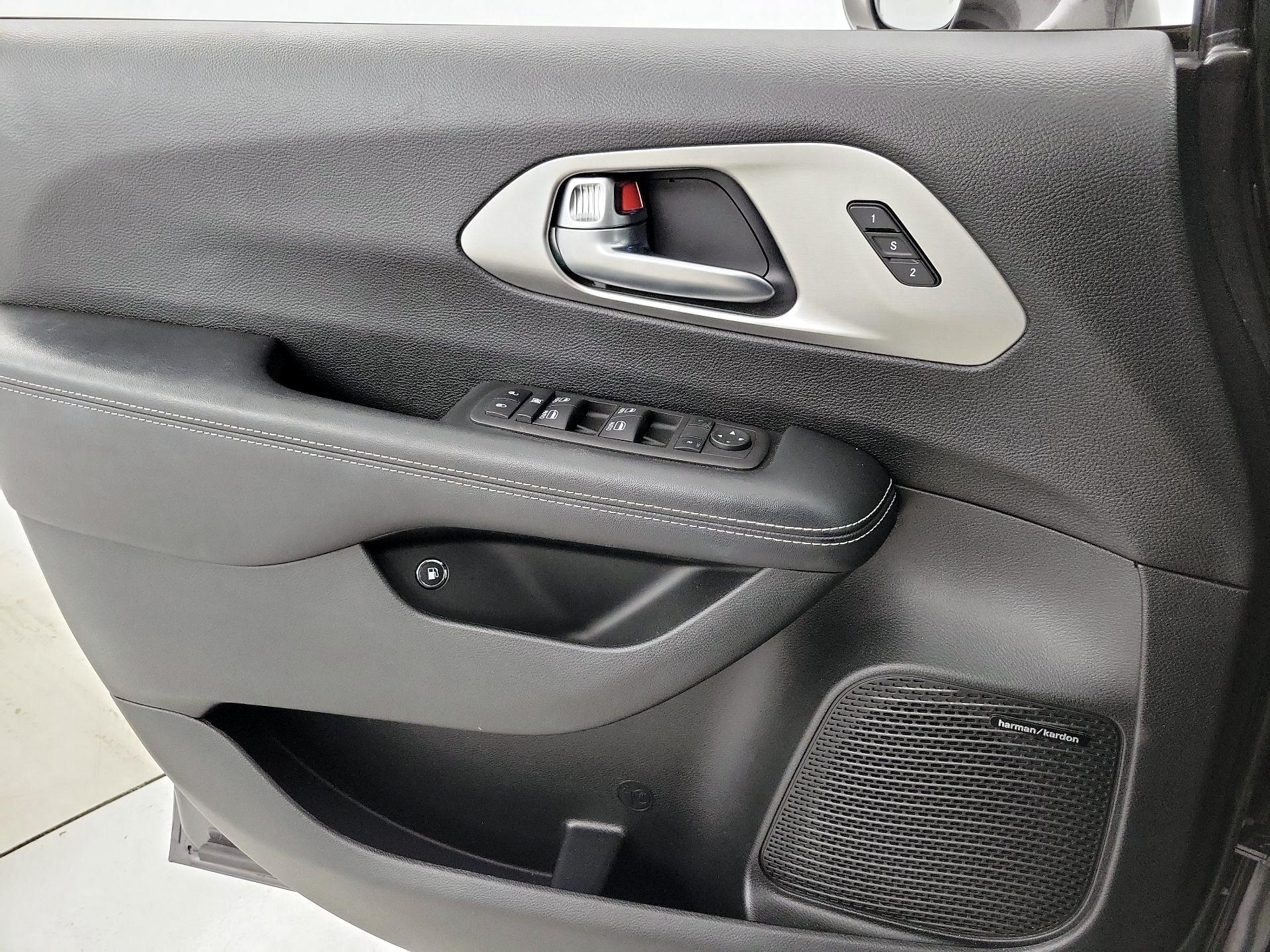 Thumbnail: 2022 Chrysler Pacifica - 12
