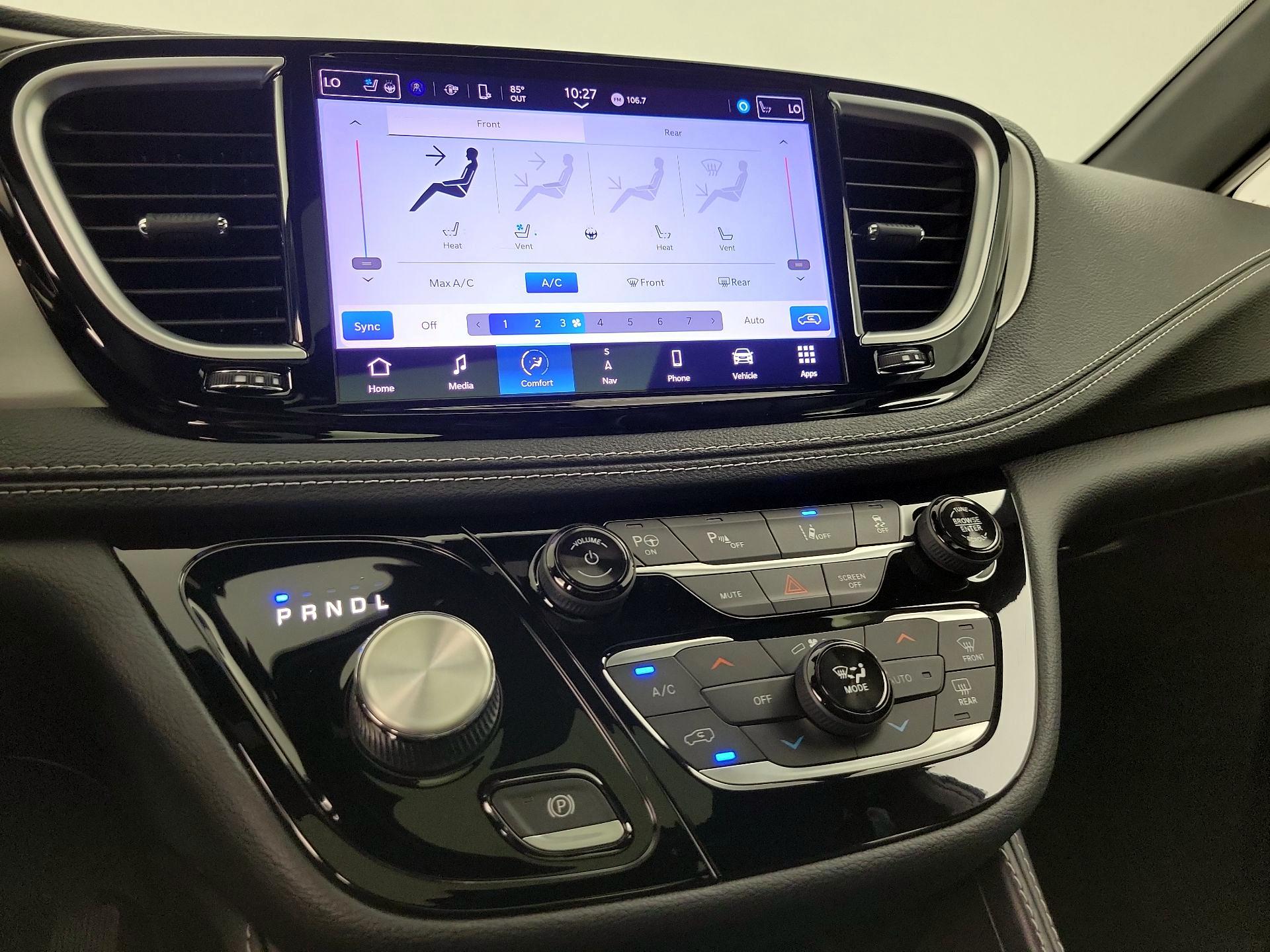Thumbnail: 2022 Chrysler Pacifica - 17