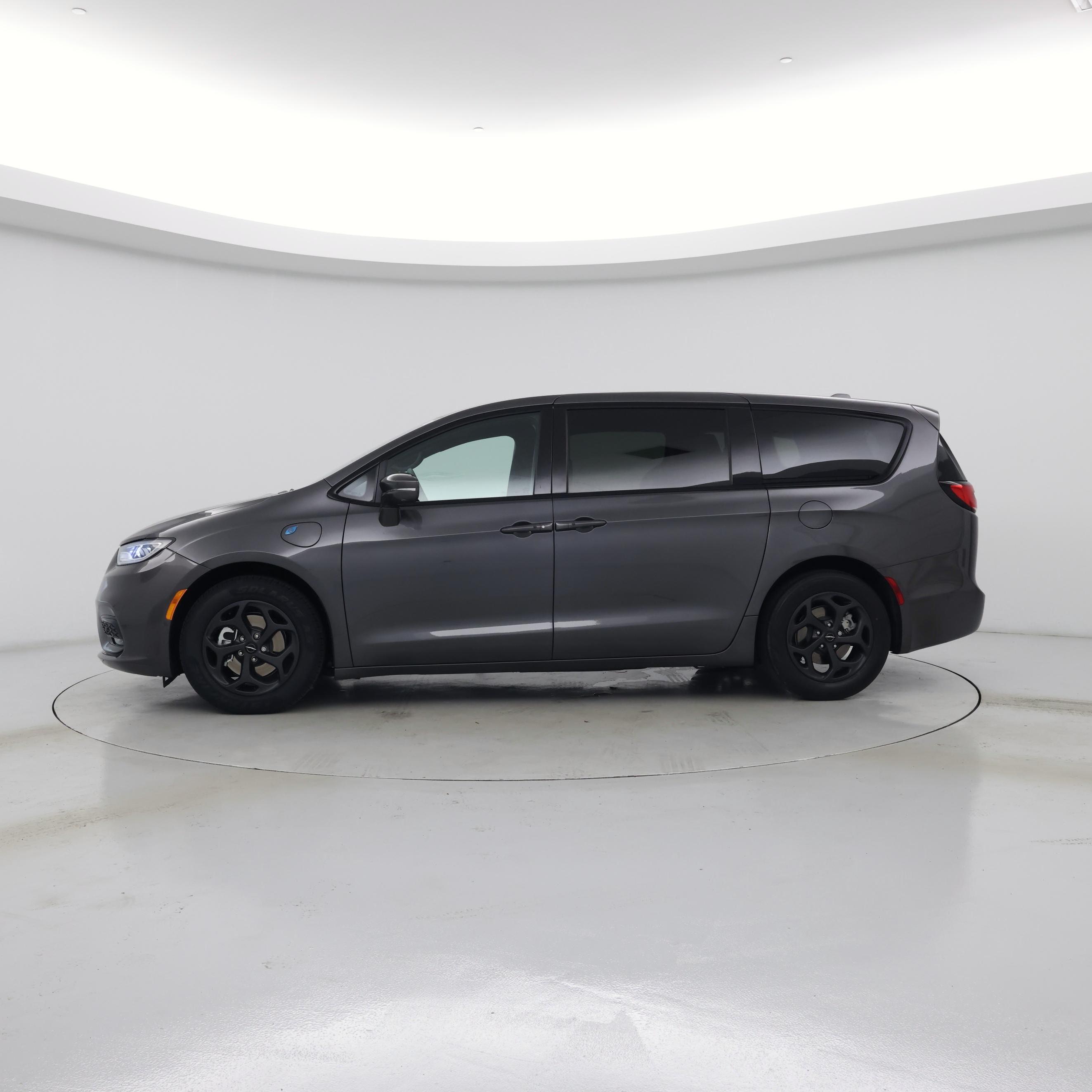 Thumbnail: 2022 Chrysler Pacifica - 3
